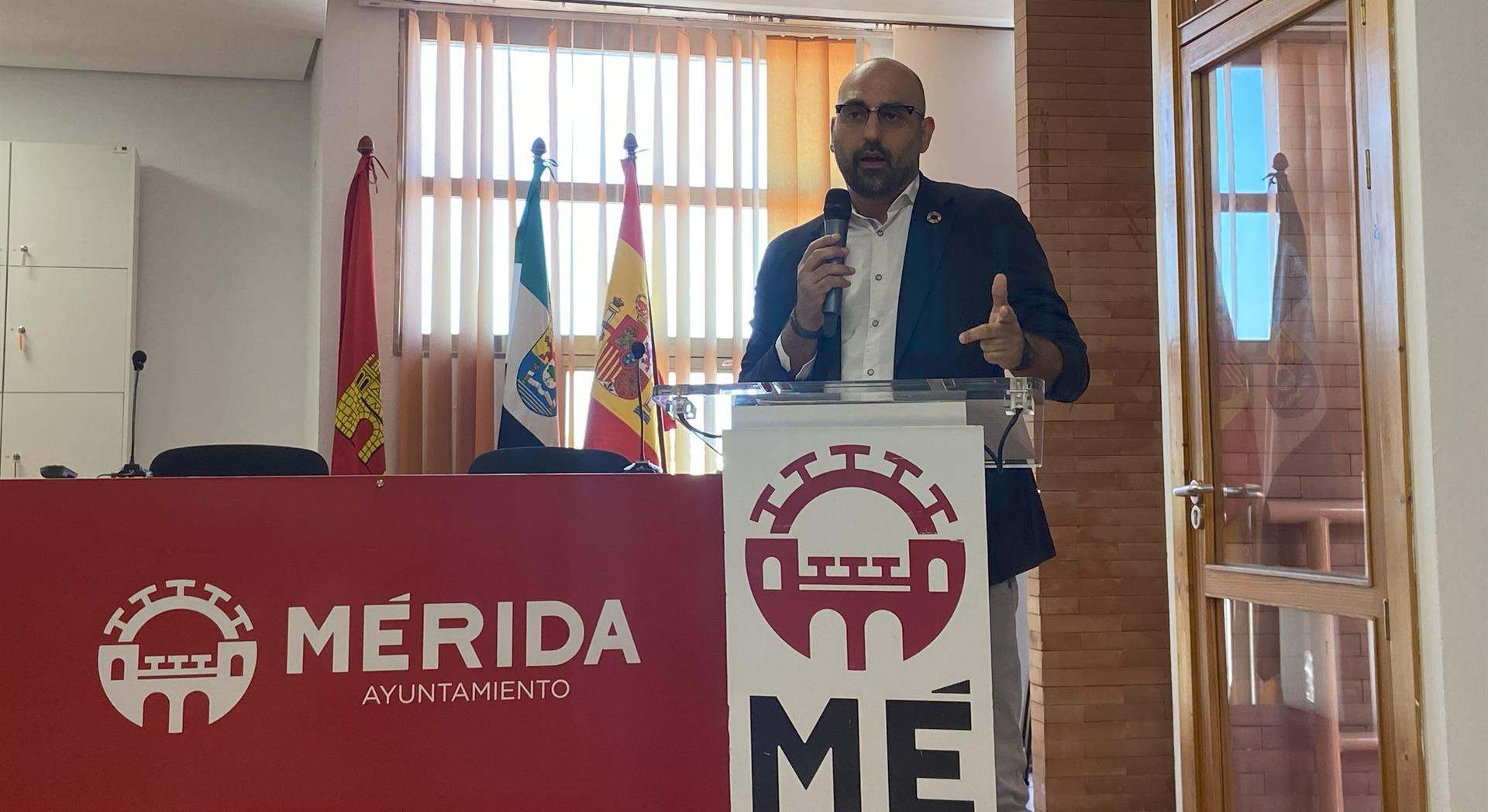 Delegado de Comercio y Emprendimiento, Ángel Calle, en rueda de prensa en Mérida - EUROPA PRESS