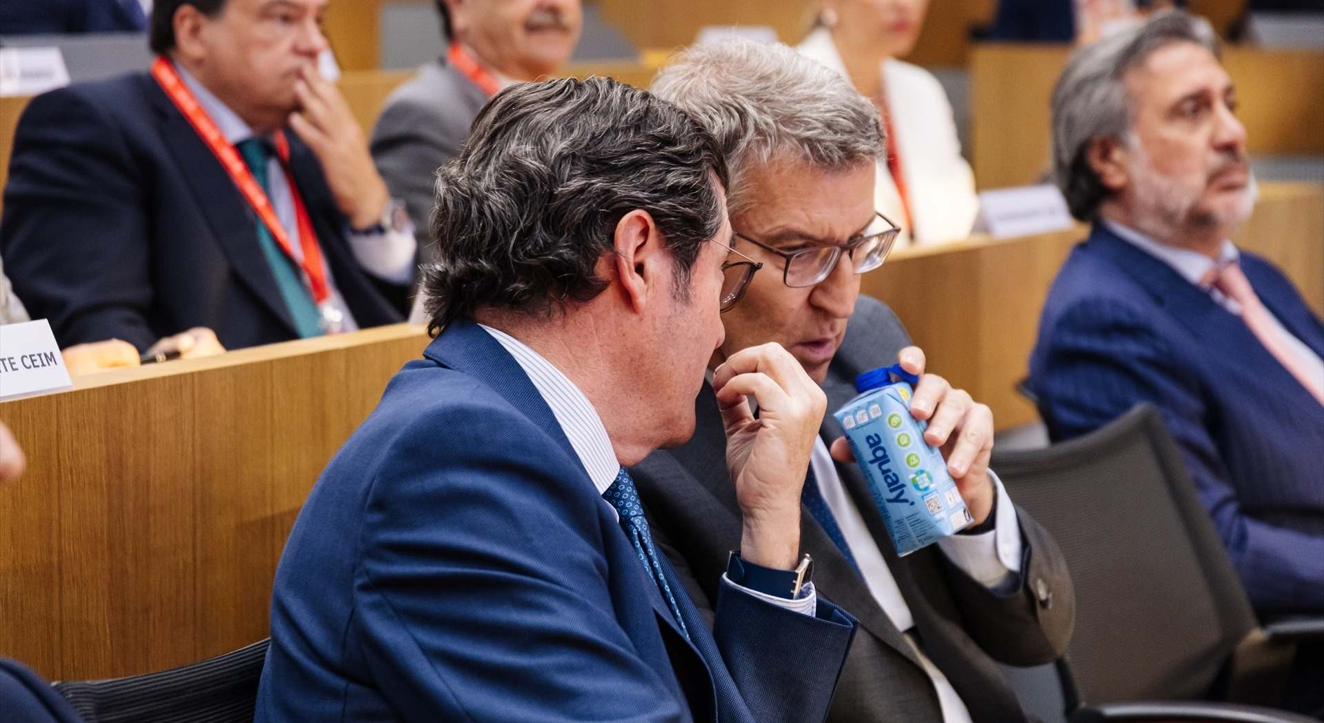 El líder del PP, Alberto Núñez Feijóo, junto al presidente de la CEOE, Antonio Garamendi | EP