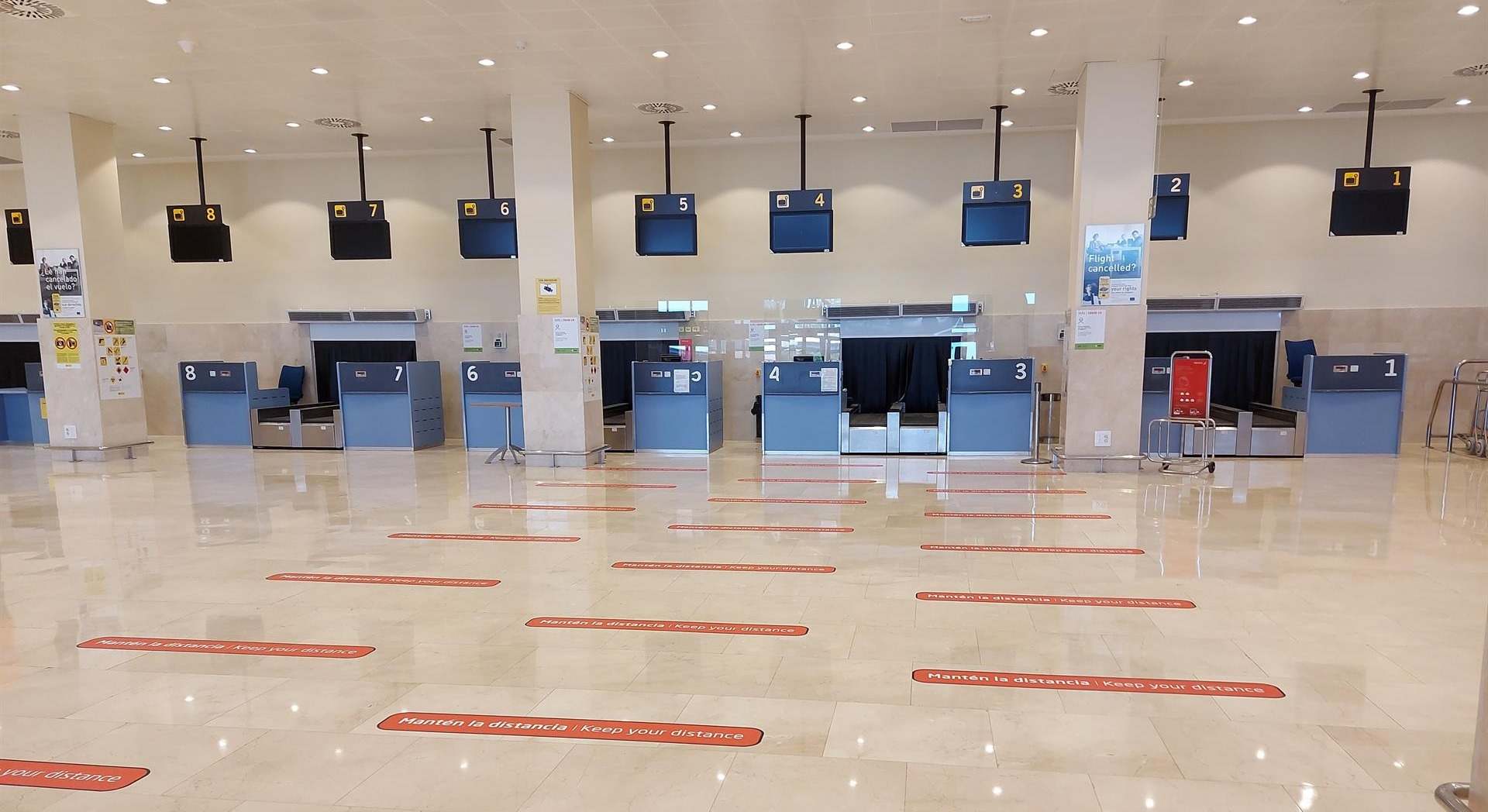 Zona de facturación en el Aeropuerto de Badajoz - AENA - Archivo