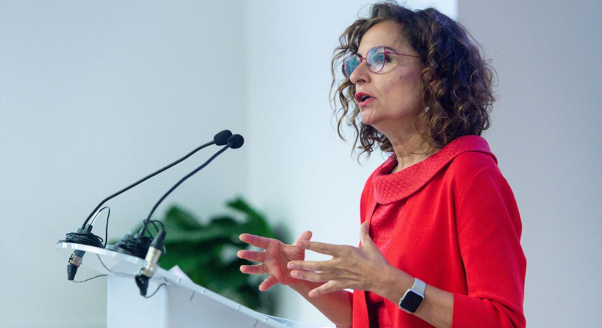 La vicepresidenta primera y ministra de Hacienda, María Jesús Montero | EP