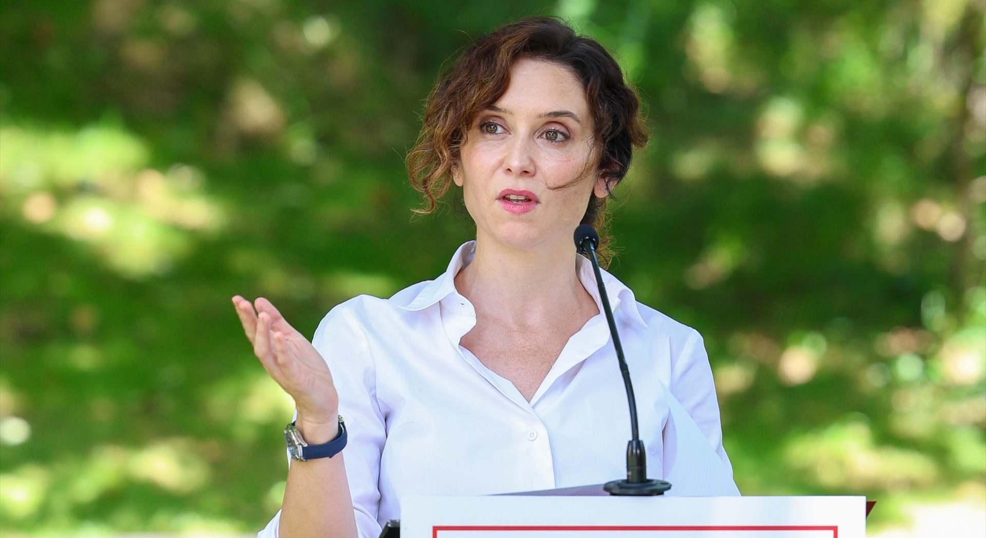 La presidenta de la Comunidad de Madrid, Isabel Díaz Ayuso, visita la nueva área de descanso Pradera de la Virgen de la Peña