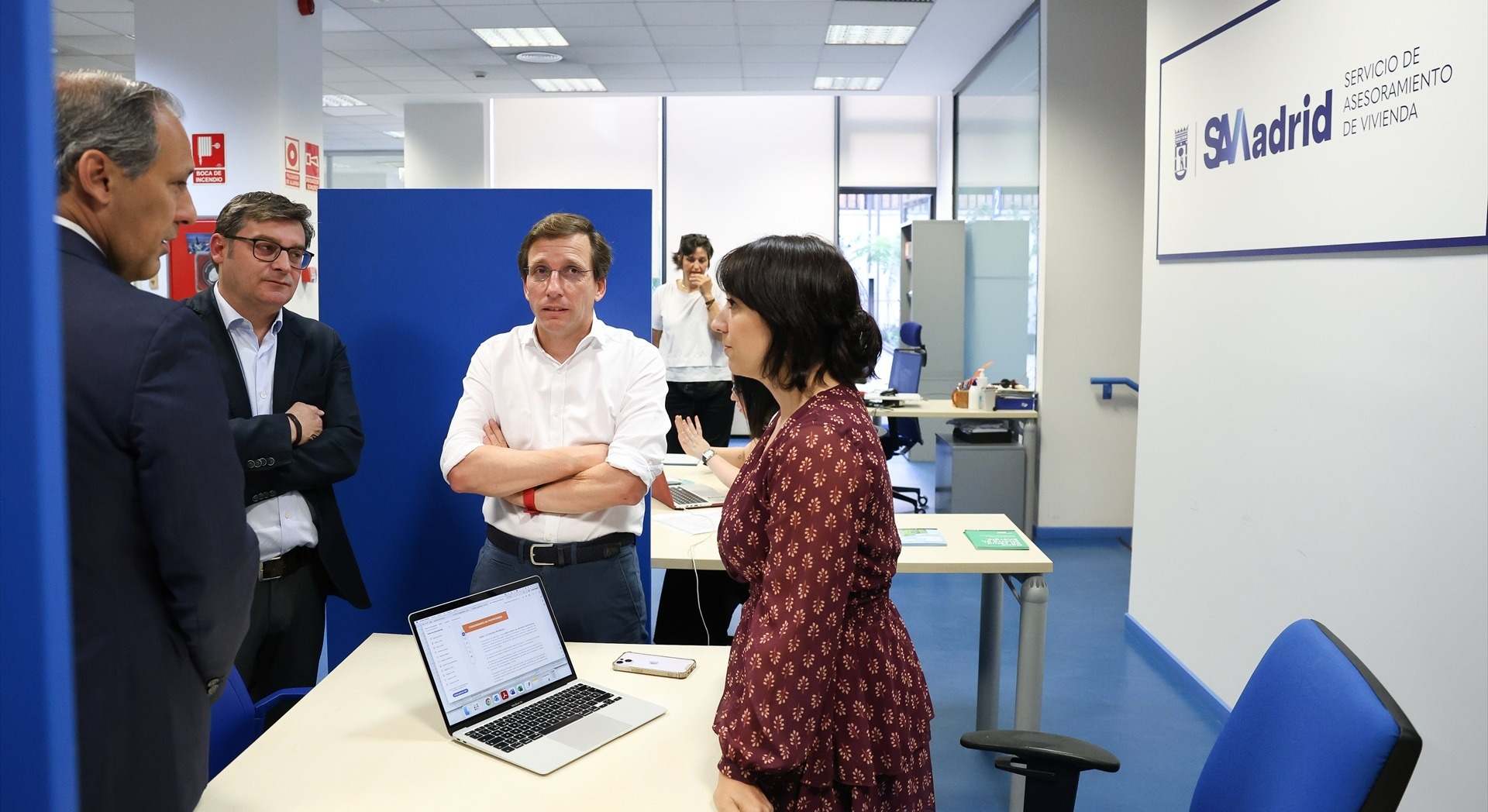 El alcalde de Madrid, José Luis Martínez-Almeida, durante la inauguración de una oficina del Servicio de Asesoramiento de Vivienda (SAVMadrid)