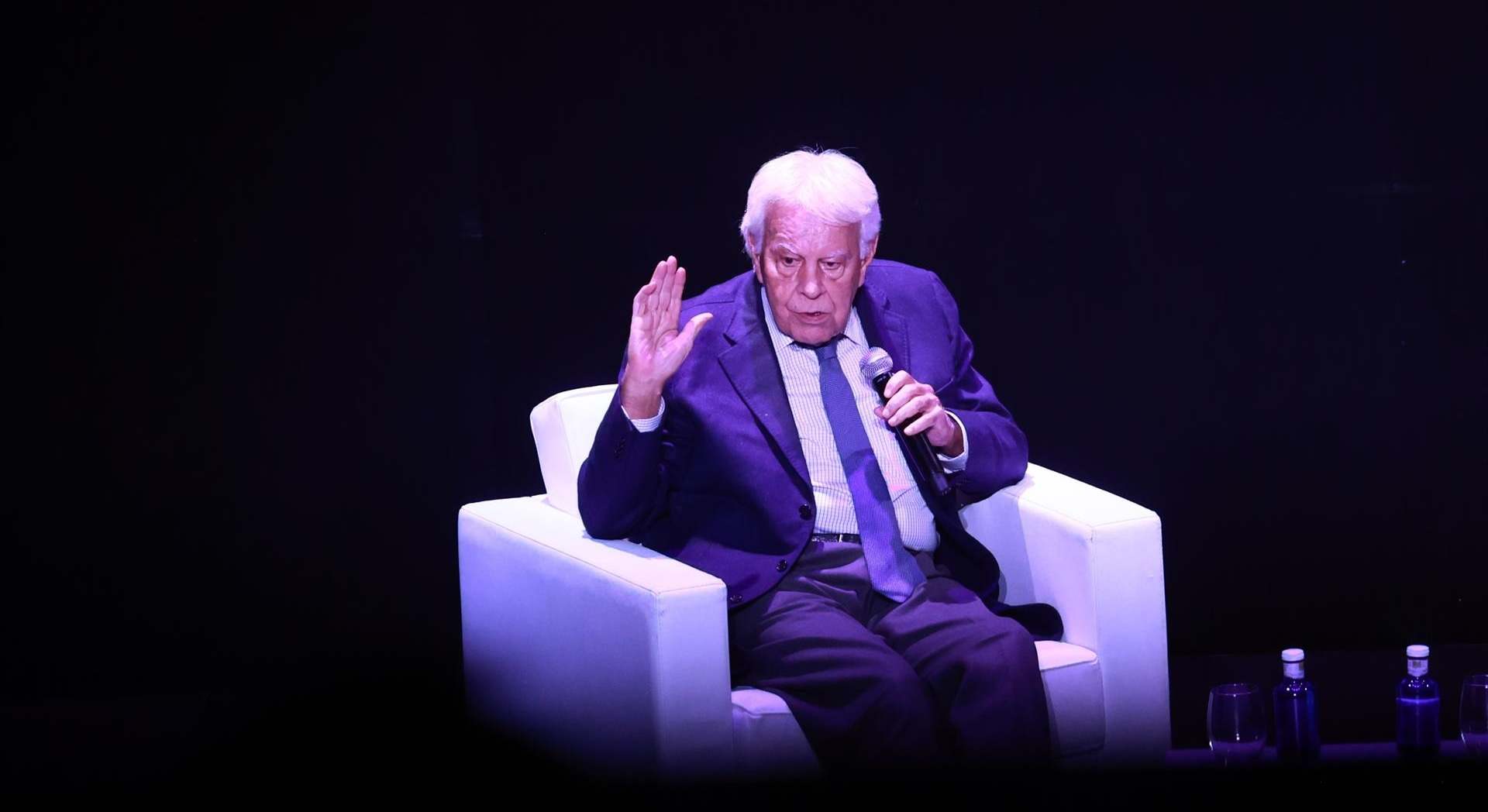 Felipe González en la asamblea de Cesur.