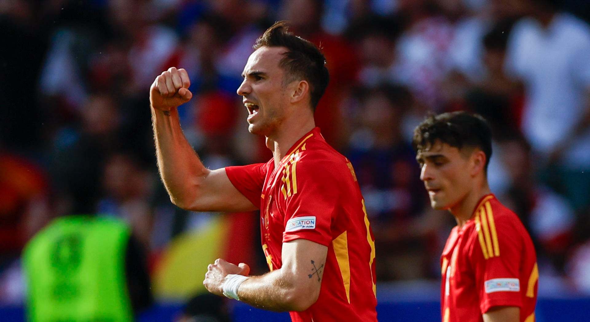 Fabián Ruiz celebra tras marcar frente a Croacia. / Alberto Estévez (EFE)