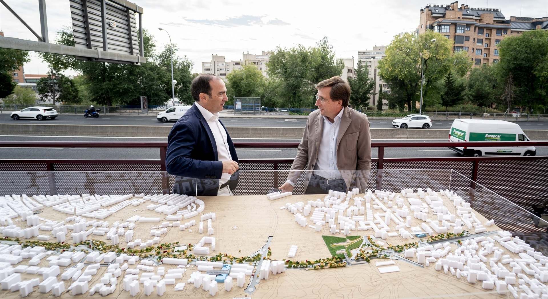 Almeida y Carabante presentan el proyecto de soterramiento de la A-5