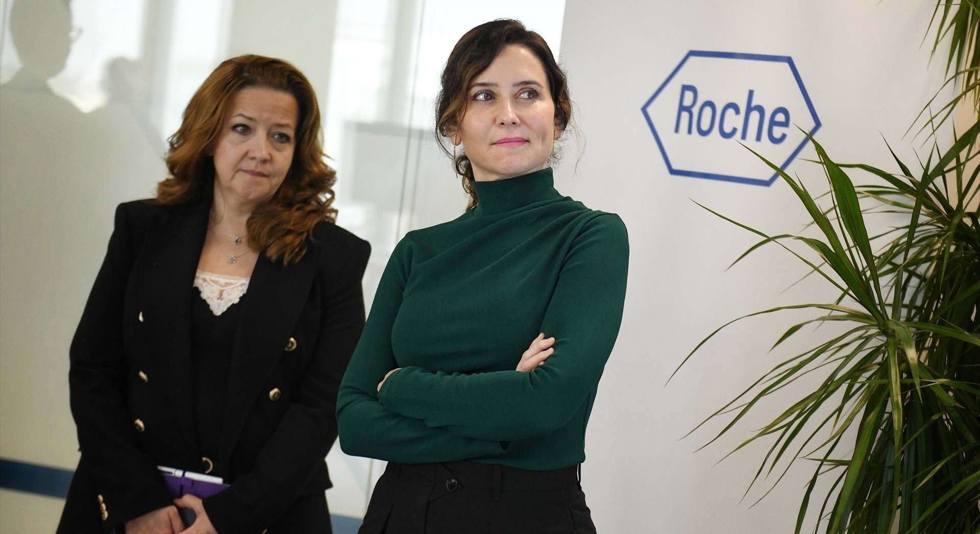 Isabel Díaz Ayuso junto a la consejera de Sanidad, Fátima Matute
