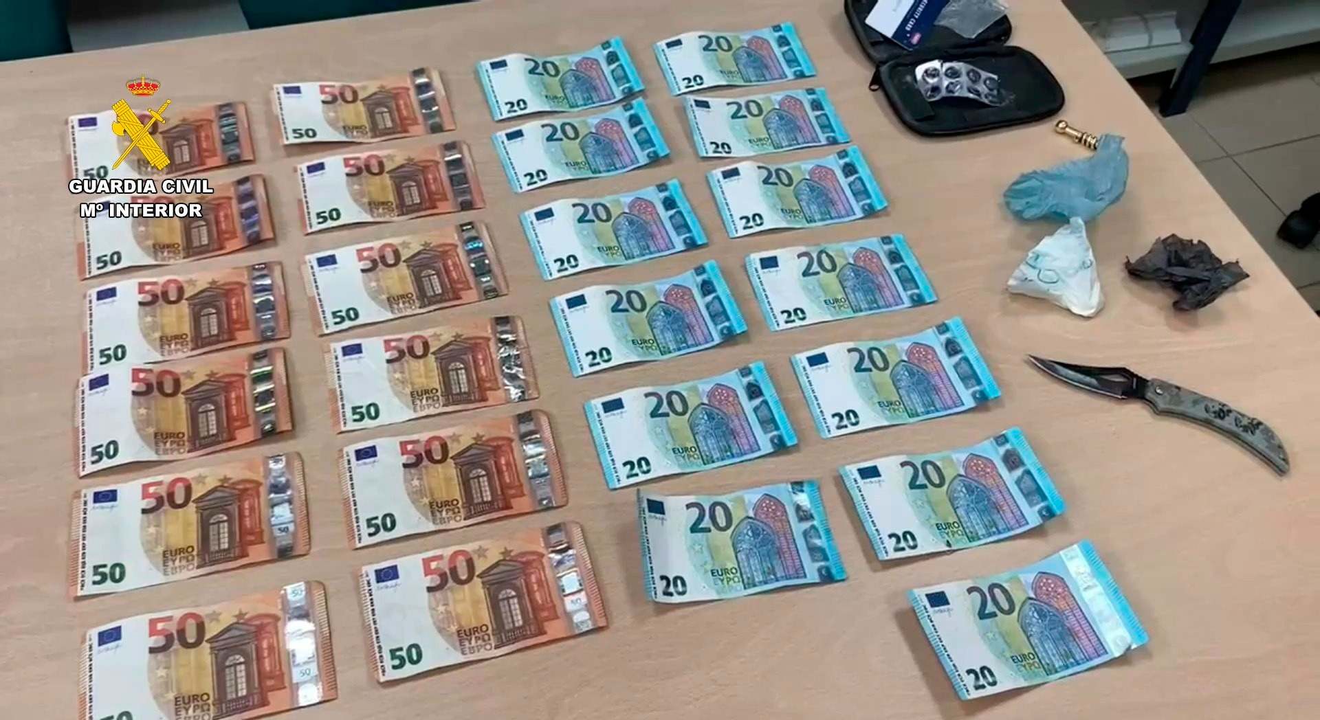 La Guardia Civil detiene en Calahorra al conductor de un turismo tras intervenirle 860 euros en billetes falsos