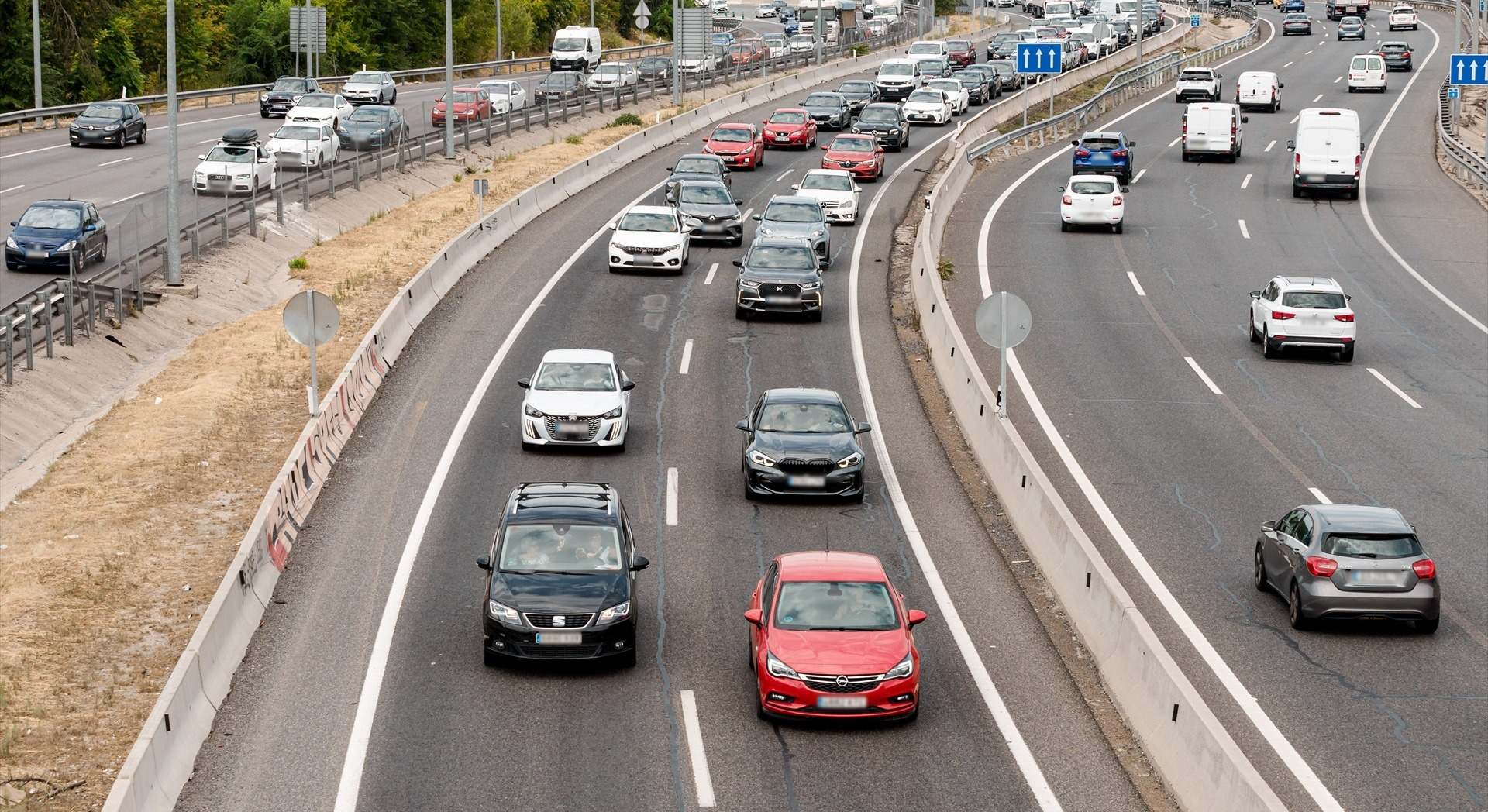 Varios vehículos en la A3