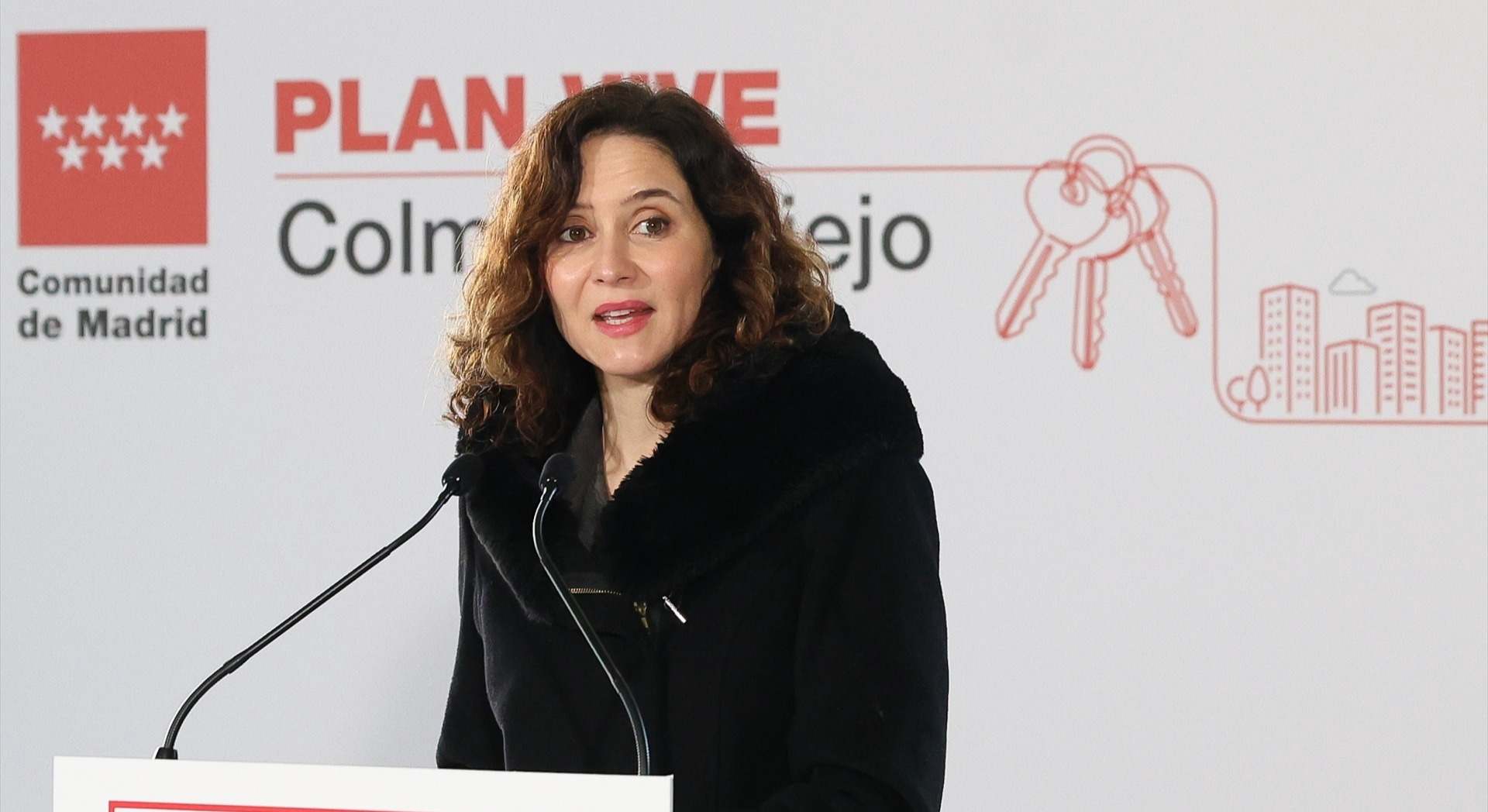 Isabel Díaz Ayuso durante la entrega de las nuevas viviendas del Plan Vive en Colmenar Viejo