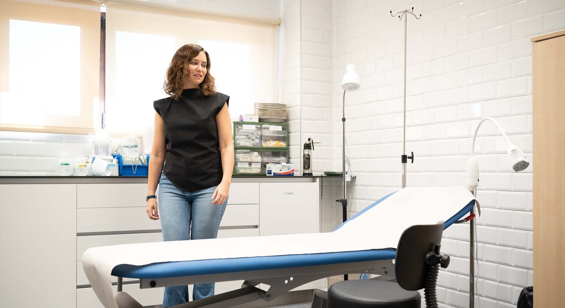 Ayuso inaugura el nuevo centro de salud de Sevilla la Nueva (Madrid)