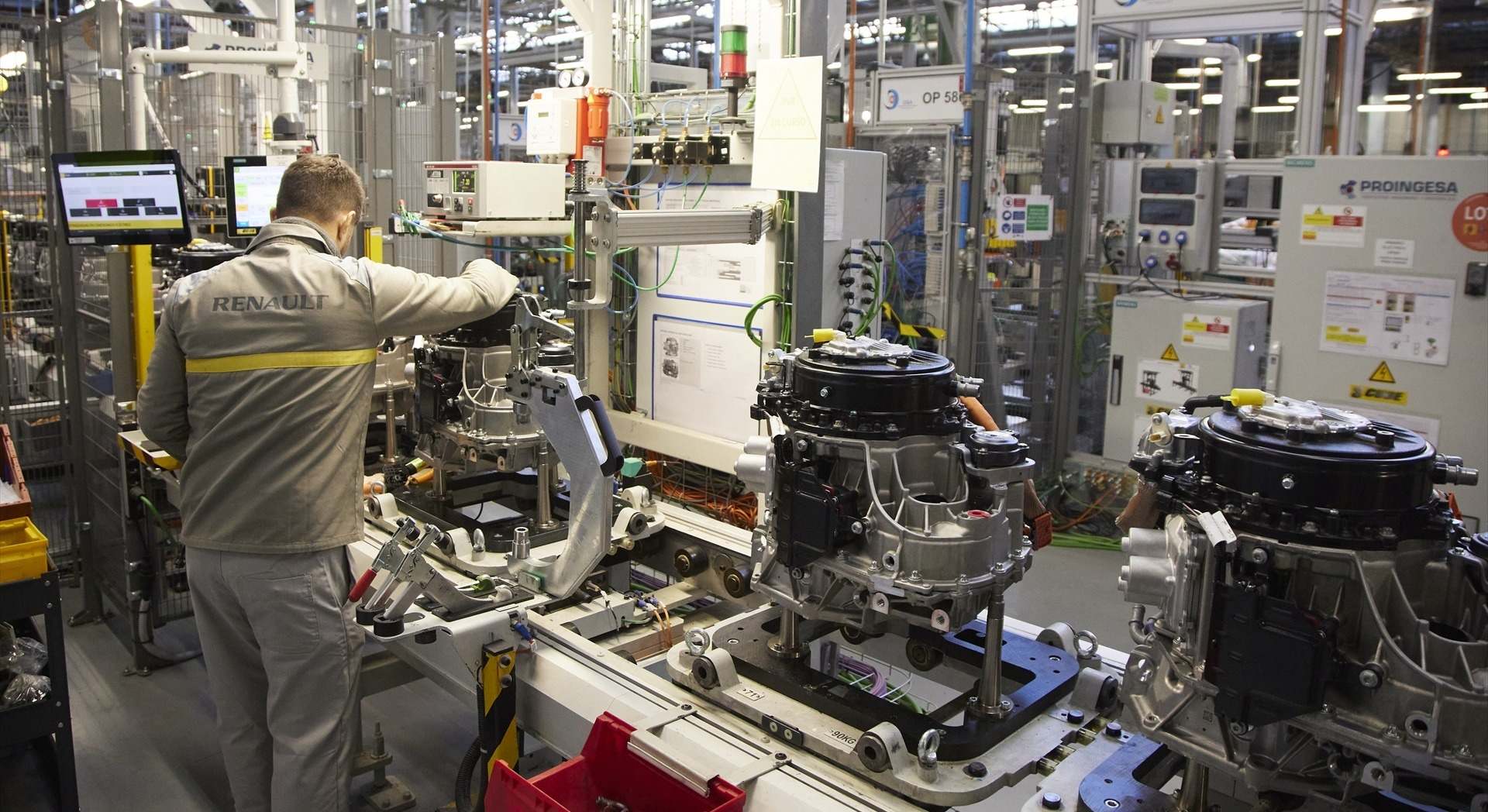 Trabajador en la fábrica de Renault en Sevilla