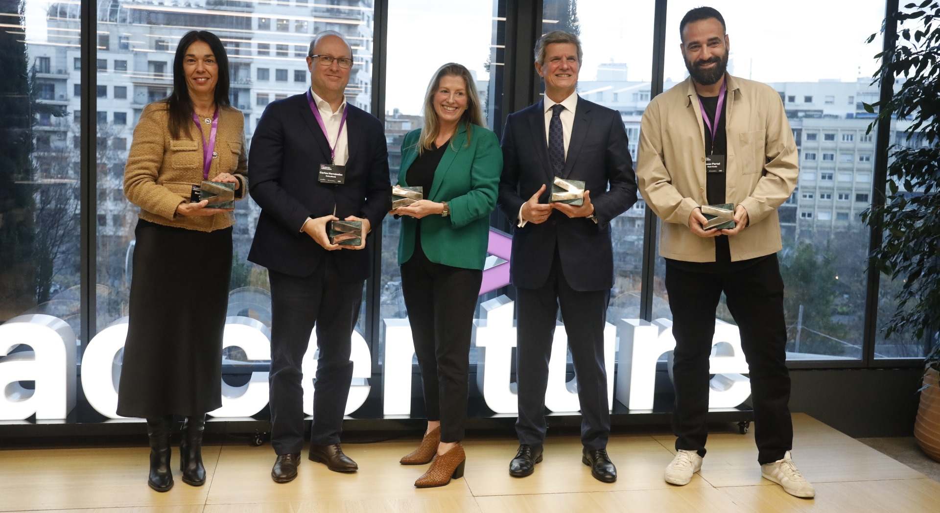 Foto de familia de los premiados de los Talento y Liderazgo