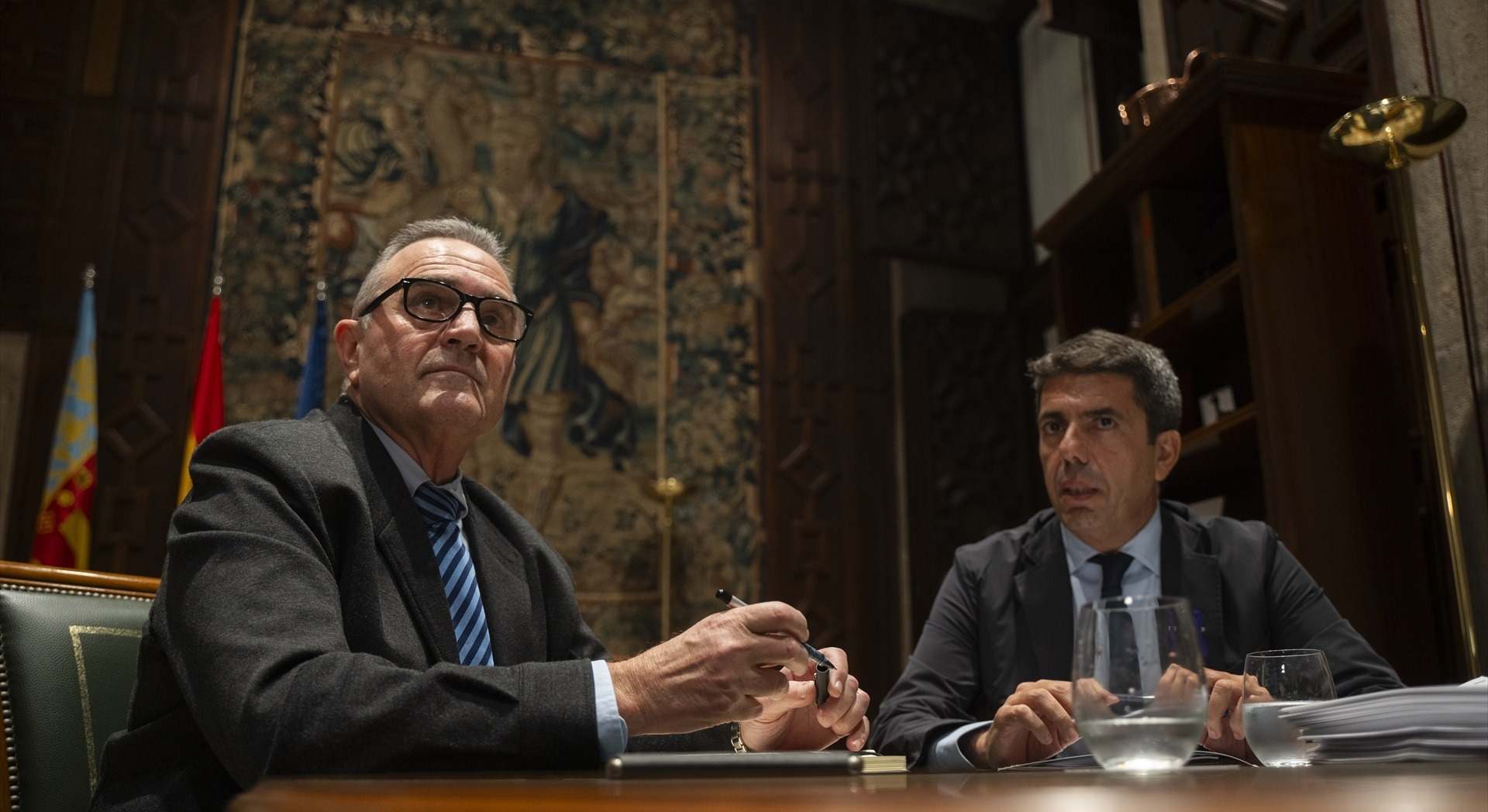 Carlos Mazón, durante una reunión con el vicepresidente segundo y conseller para la Recuperación Económica y Social de la Comunitat Valenciana, Francisco José Gan Pampols, en el Palau de la Generalitat