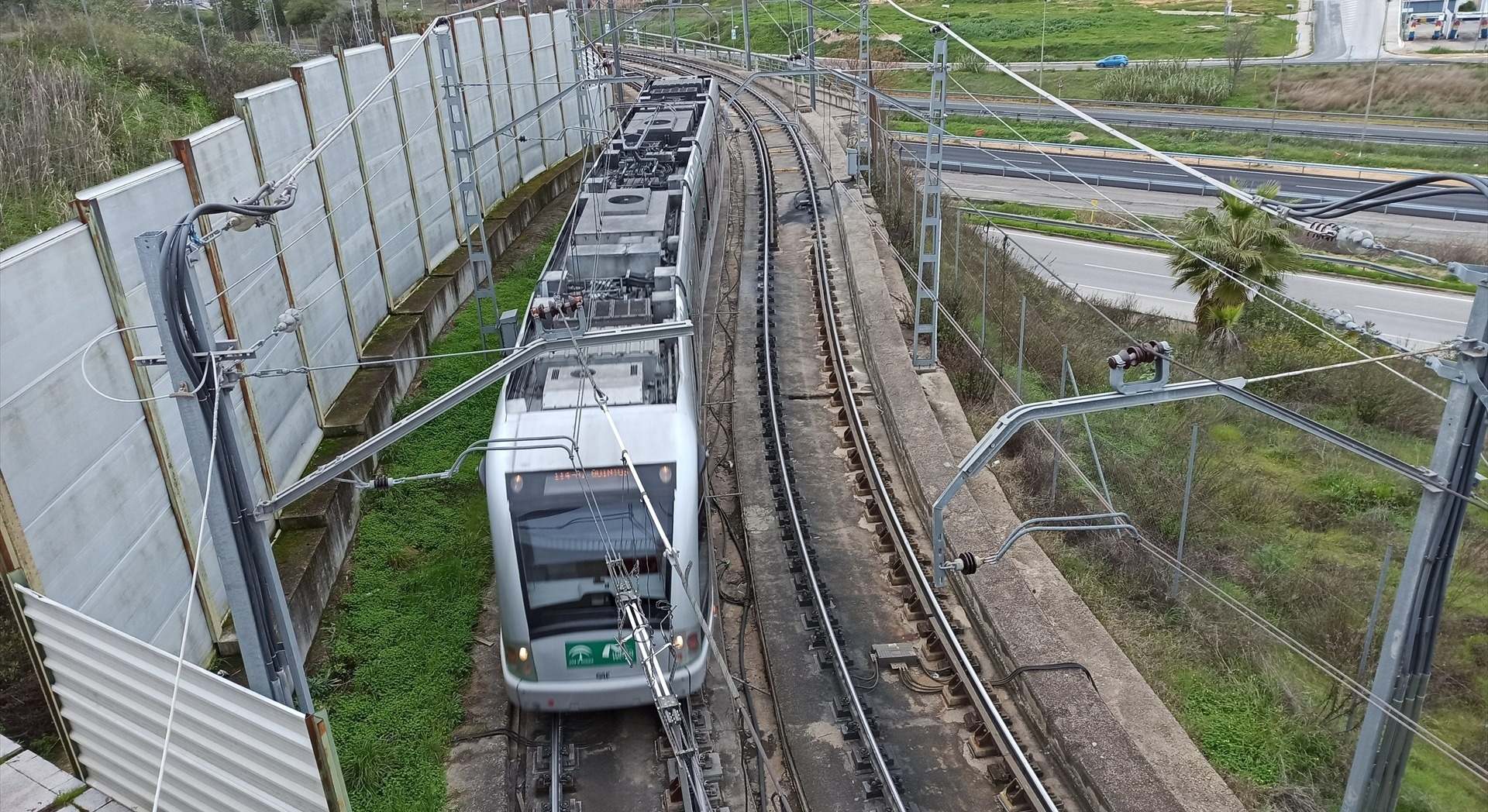 Metro de Sevilla, a su paso por el Aljarafe. / Europa Press