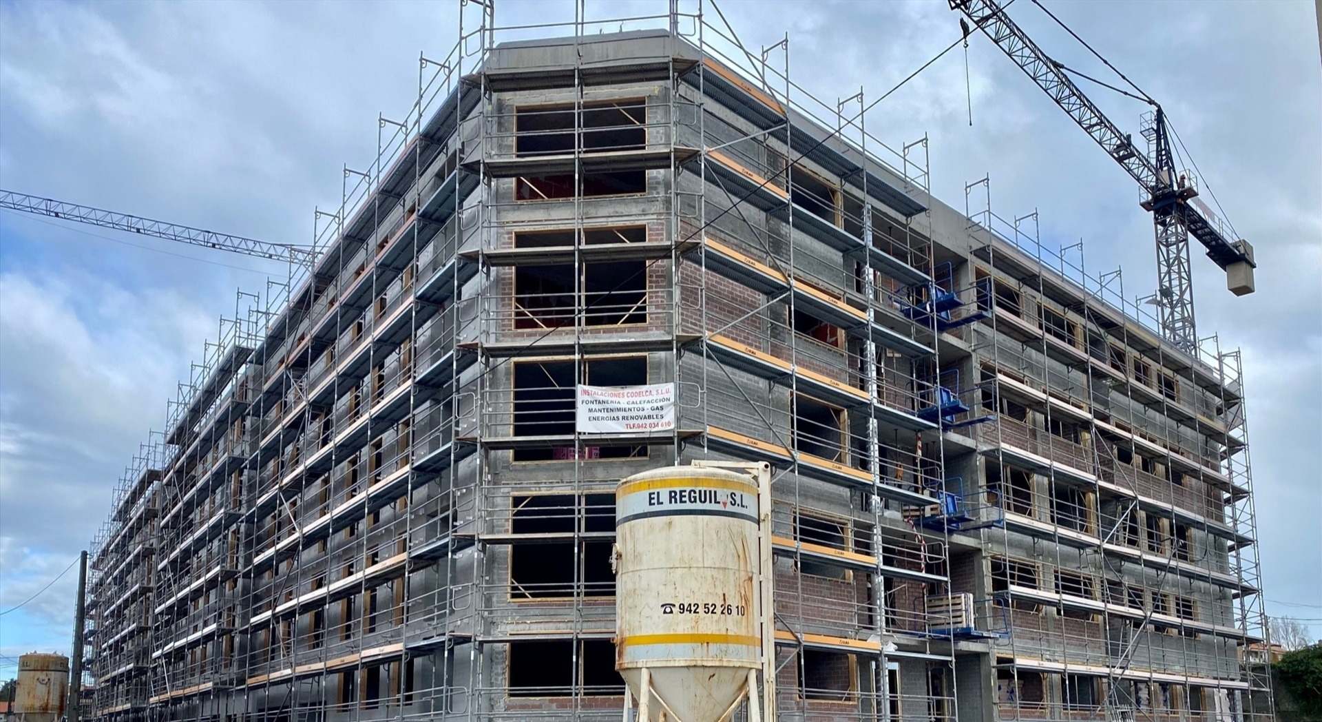 Edificio en construcción en Santander.