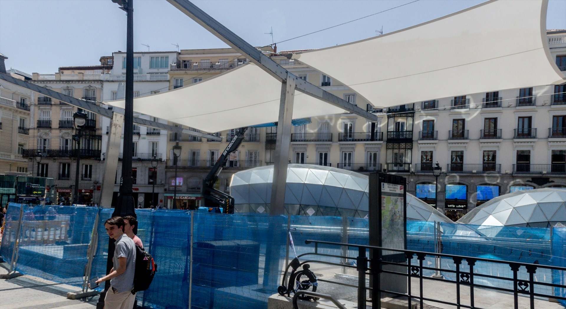 Toldos en la Puerta del Sol.