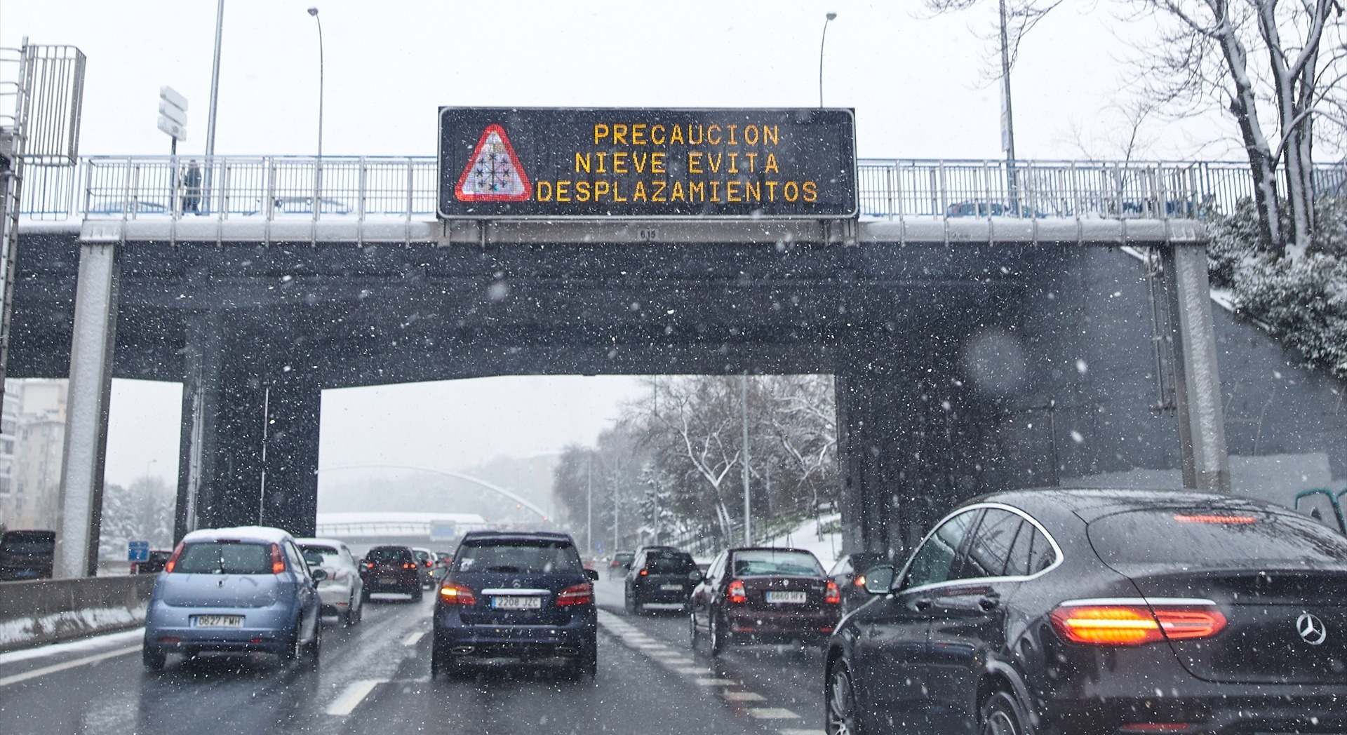 Avisos por carreteras con nieve y uso obligatorio de cadenas en Madrid. / Foto: EP