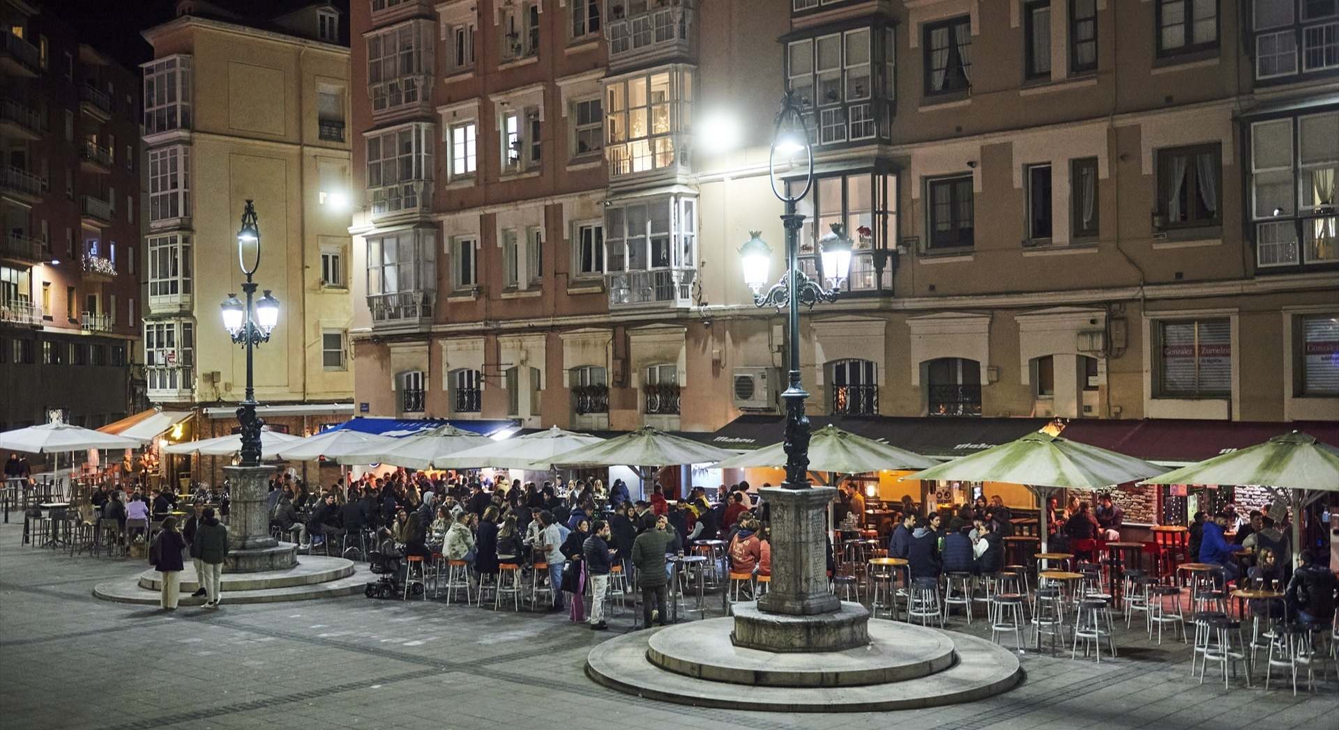 Terrazas nocturnas en Santander