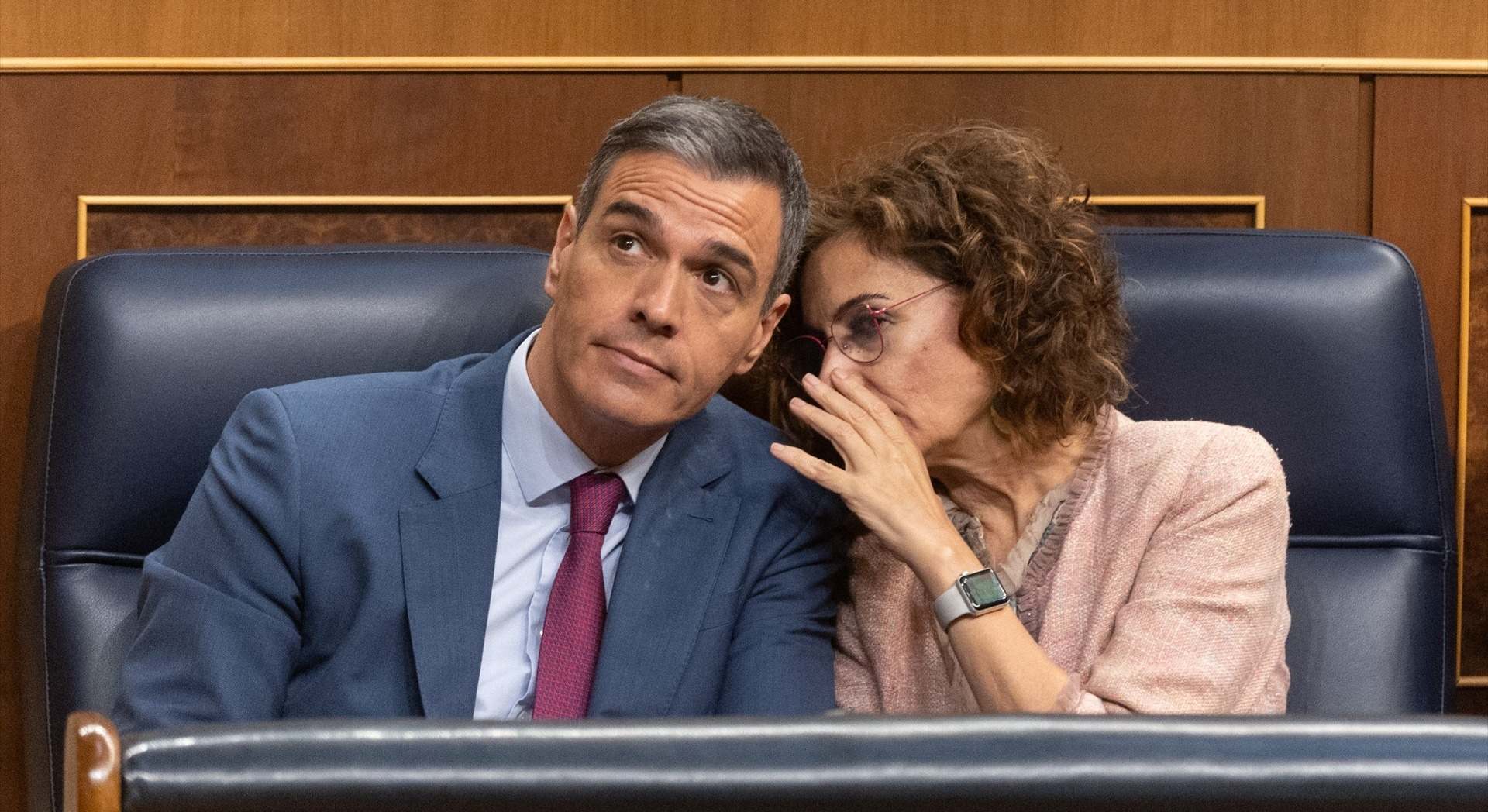 El presidente del Gobierno, Pedro Sánchez, junto a la vicepresidenta primera, María Jesús Montero | EP