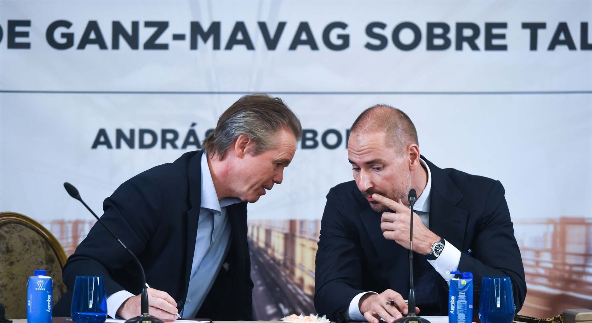 El empresario András Tombor (derecha), portavoz de Ganz-MaVag, en julio de 2024.