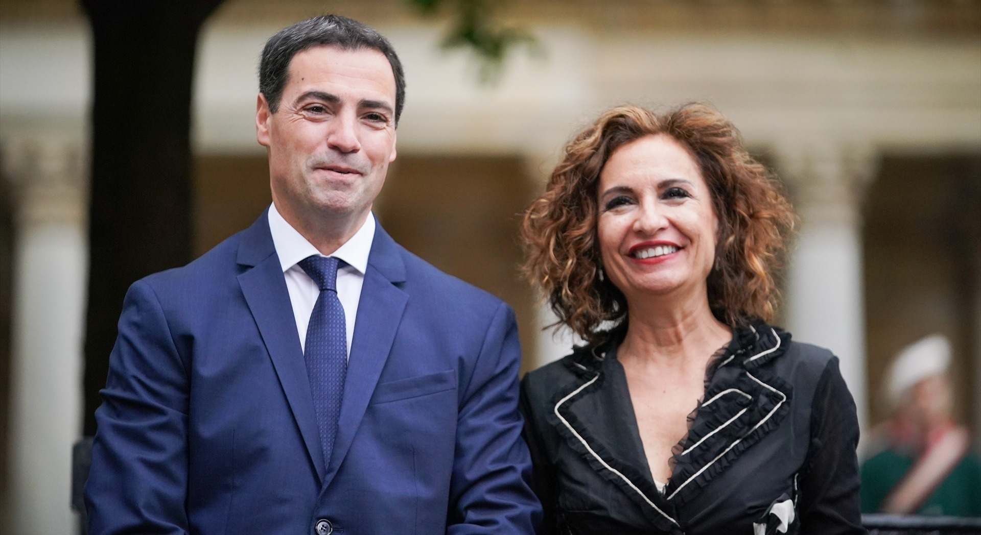 El lehendakari, Imanol Pradales, y la vicepresidenta primera del Gobierno y ministra de Hacienda, María Jesús Montero