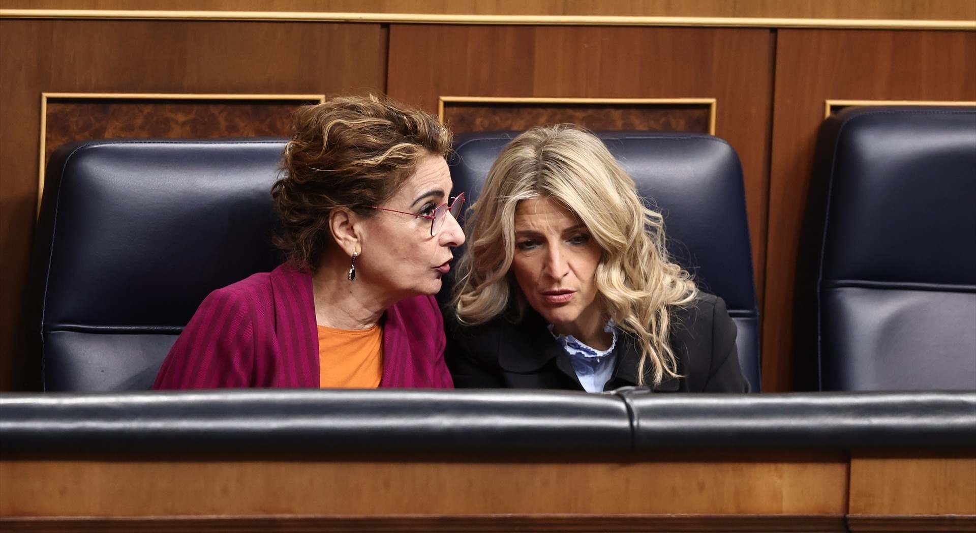 La ministra de Hacienda, María Jesús Montero, y la ministra de Trabajo, Yolanda Díaz.