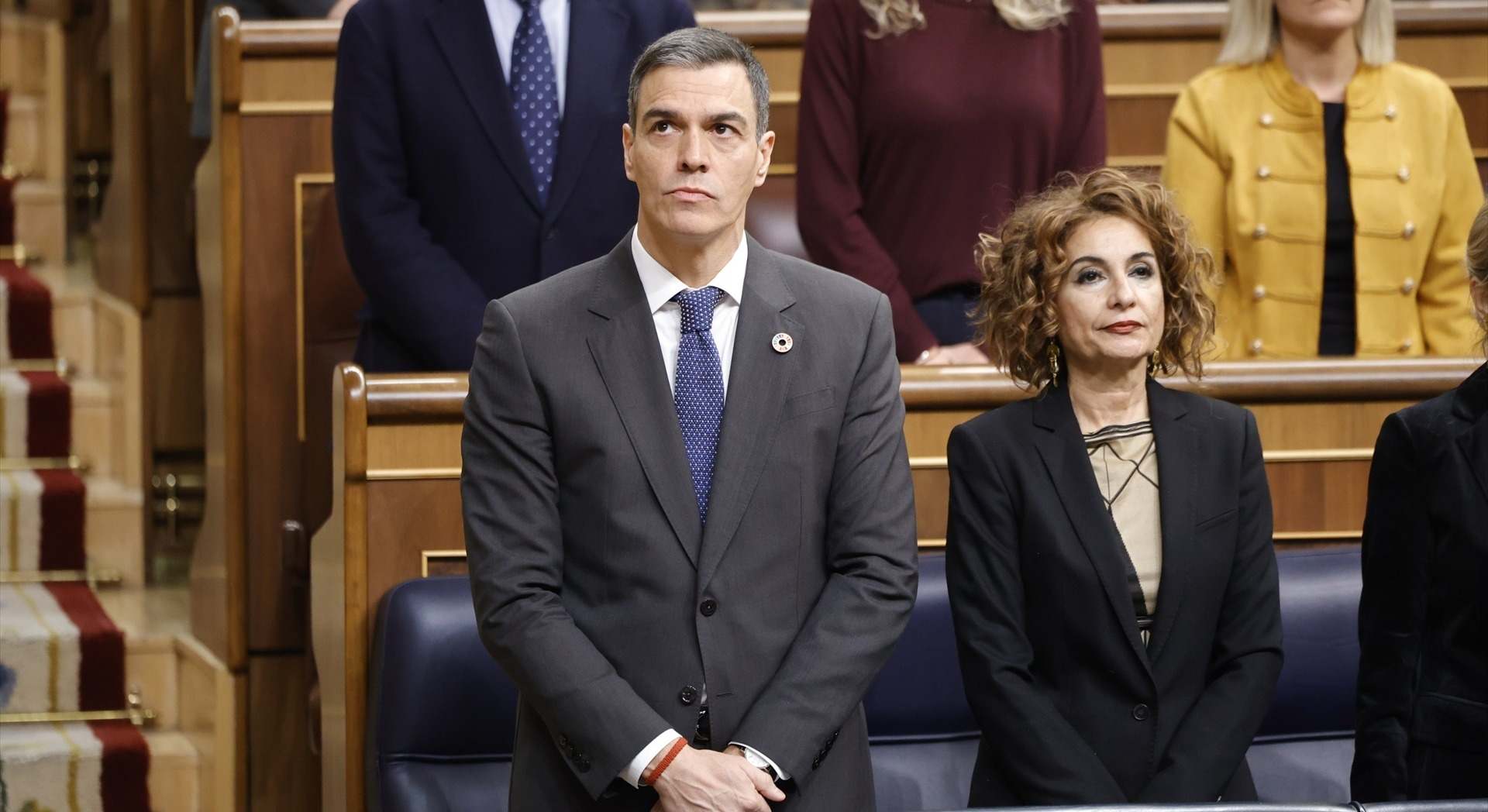 El presidente del Gobierno, Pedro Sánchez, junto a la vicepresidenta primera, María Jesús Montero, en el Congreso | EP