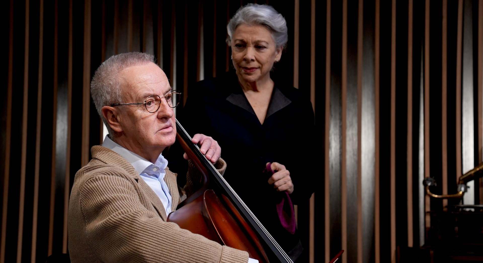 Carlos Hipólito y Kiti Mánver en una escena de Música para Hitler. ©Victor Gómez Herrera
