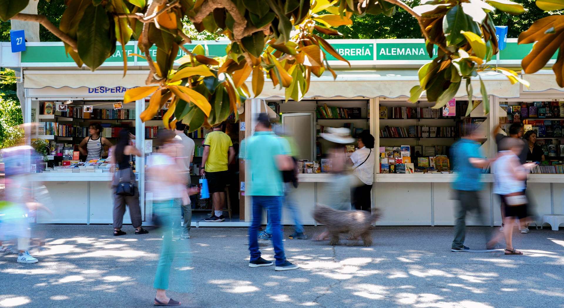 Imagen de una caseta en la Feria del Libro
