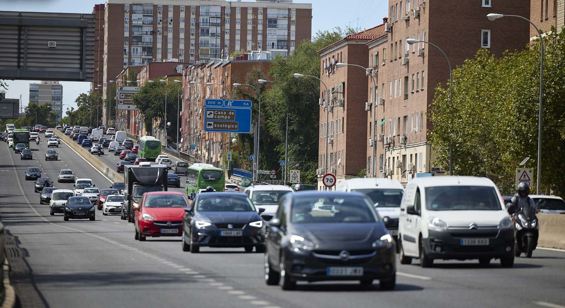 Vehículos circulando por la A-5 de Madrid en el tramo a soterrar. / Europa Press