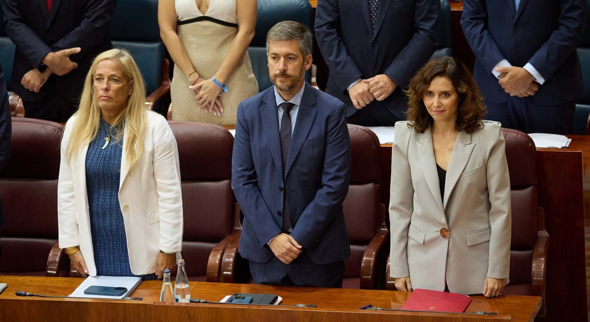a consejera de Economía, Rocío Albert; el consejero de Presidencia, Miguel Ángel García, y la presidenta de la Comunidad de Madrid, Isabel Díaz Ayuso. Foto: EP.