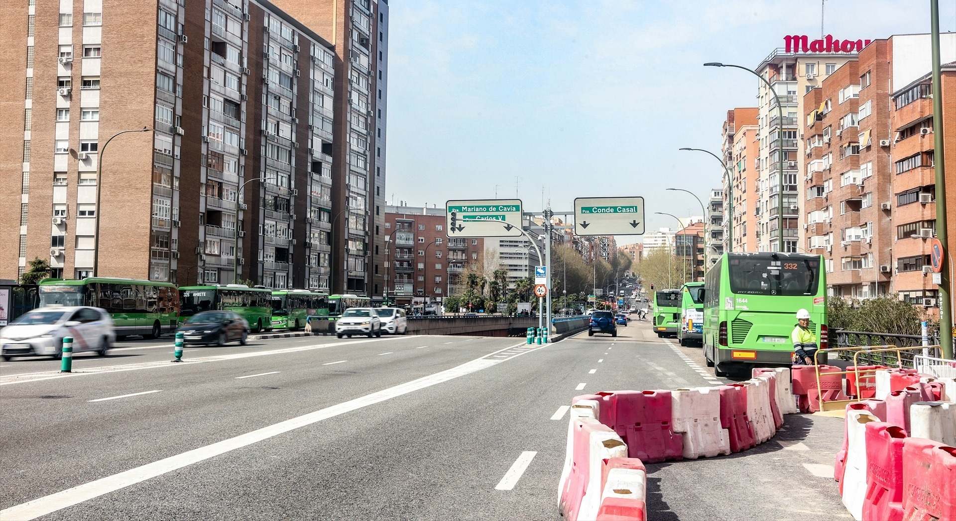 Entrada a Conde de Casal por la A-3, a 20 de marzo de 2024, en Madrid (España).