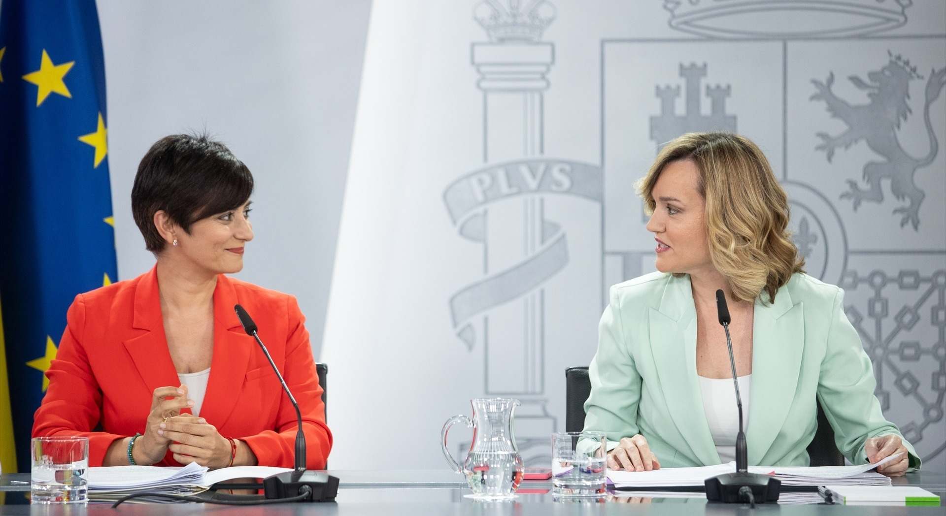 La ministra de Educación y Formación Profesional de España y Portavoz, Pilar Alegría, y la ministra de Vivienda y Agenda Urbana, Isabel Rodríguez