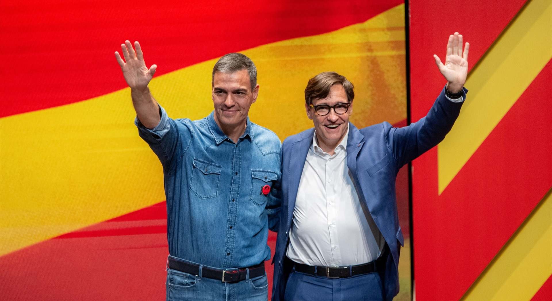 El jefe del Ejecutivo, Pedro Sánchez, y el candidato socialista a la presidencia de la Generalitat, Salvador Illa | EP