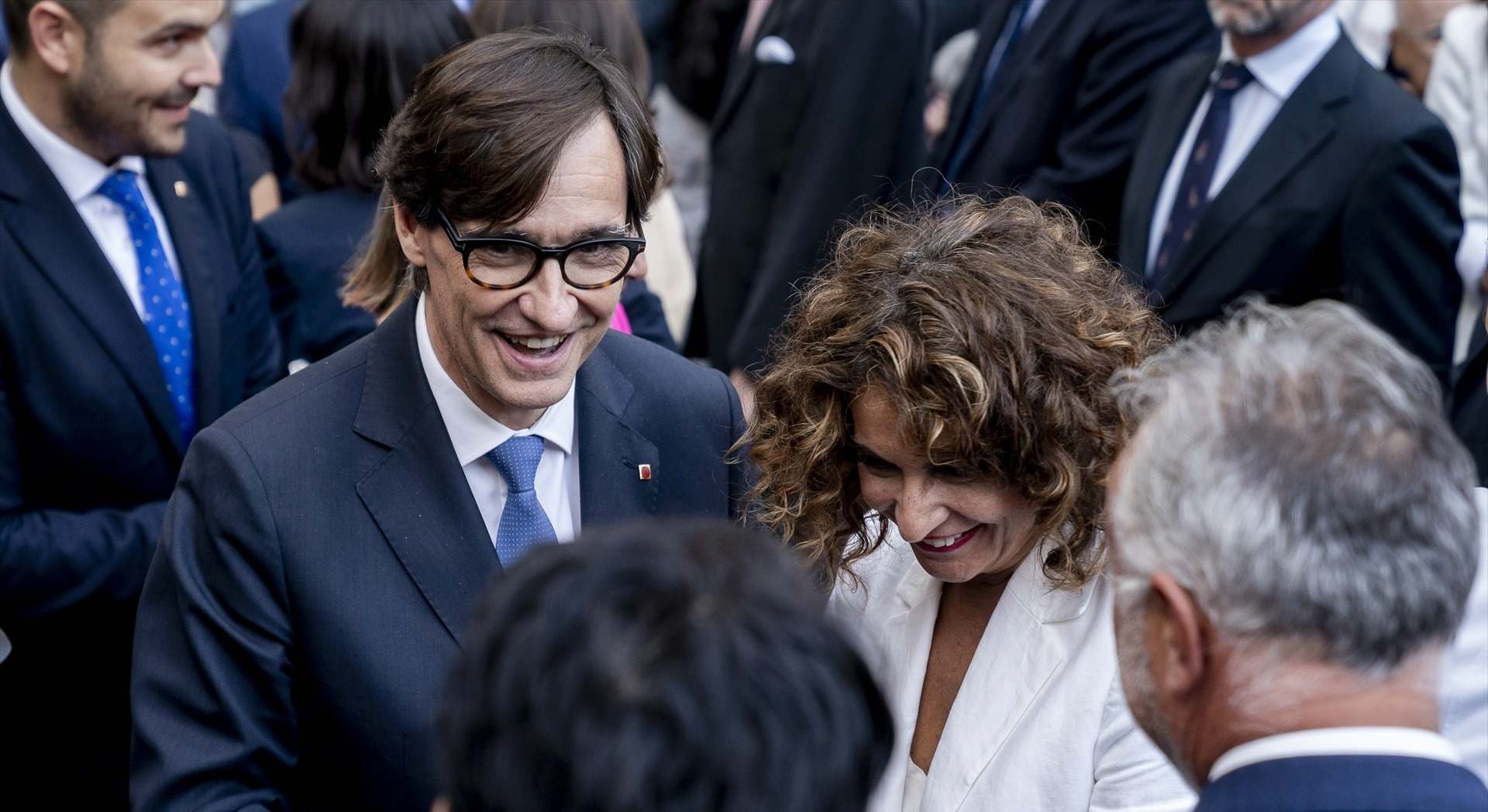 El presidente de la Generalitat, Salvador Illa, junto a la vicepresidenta primera, María Jesús Montero | EP