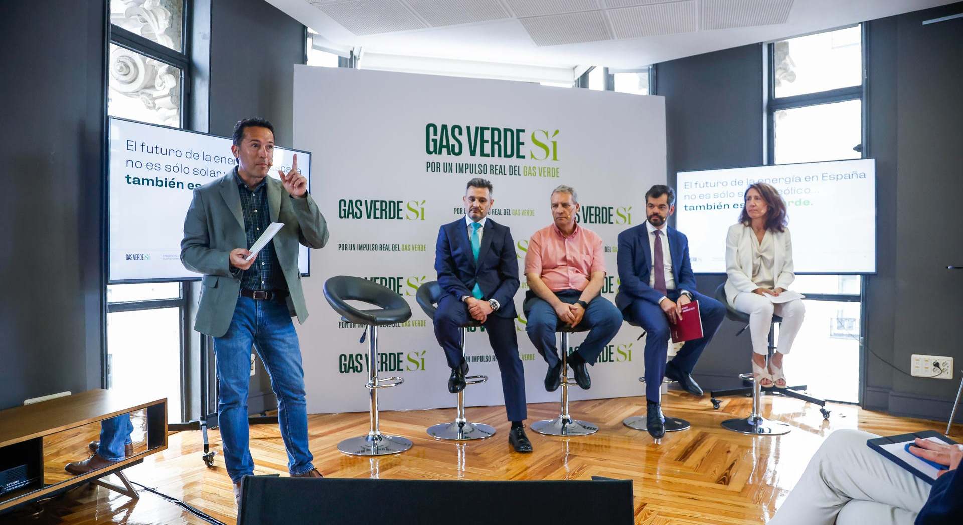 De izquierda a derecha, Jacob Petrus, moderador, Raúl Suárez (NEDGIA); Agustín Miranda Sotillos (ASAJA), Vicente Gallardo (FEGECA) y Alejandra Miralles (ASCER)