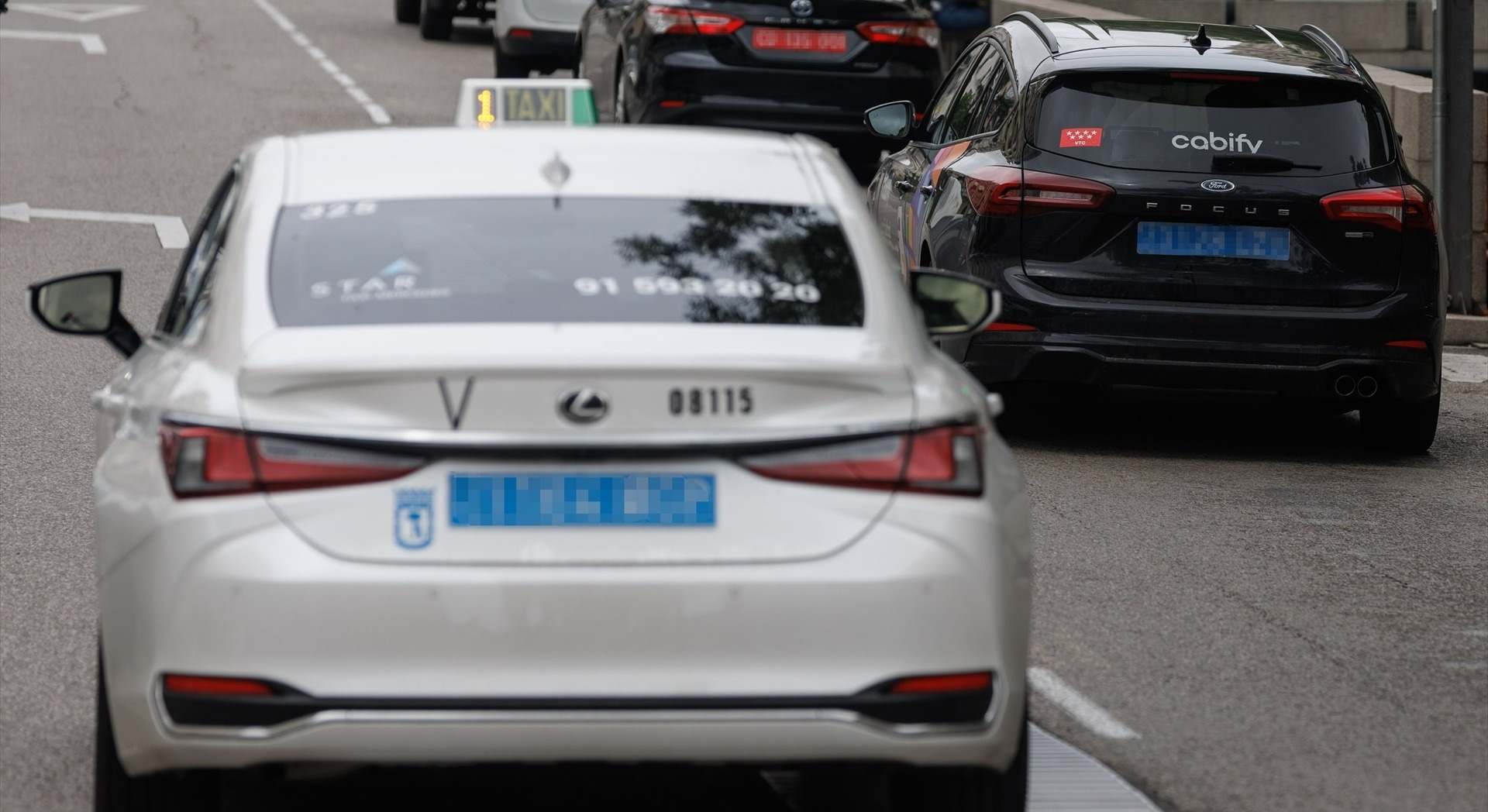 Taxis y VTC circulando por Madrid. / Eduardo Parra - Europa Press