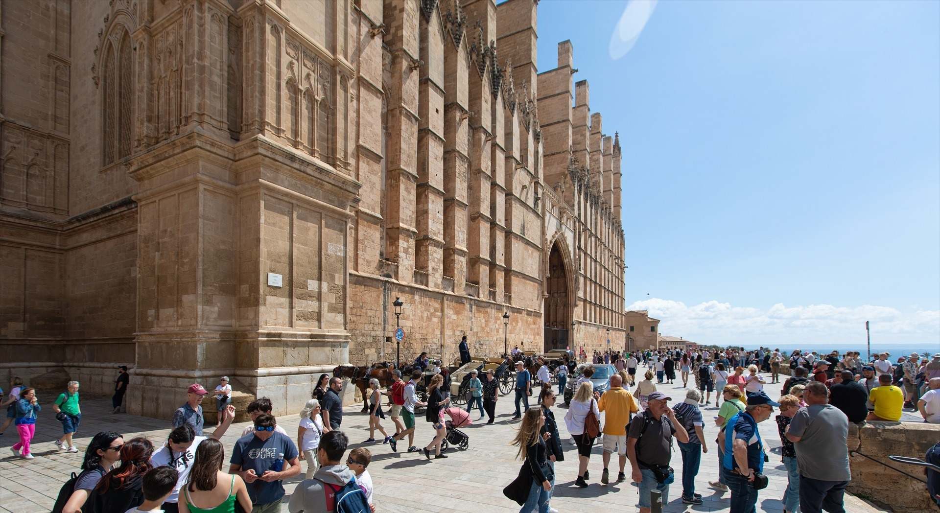 Turistas en la Catedral de Mallorca