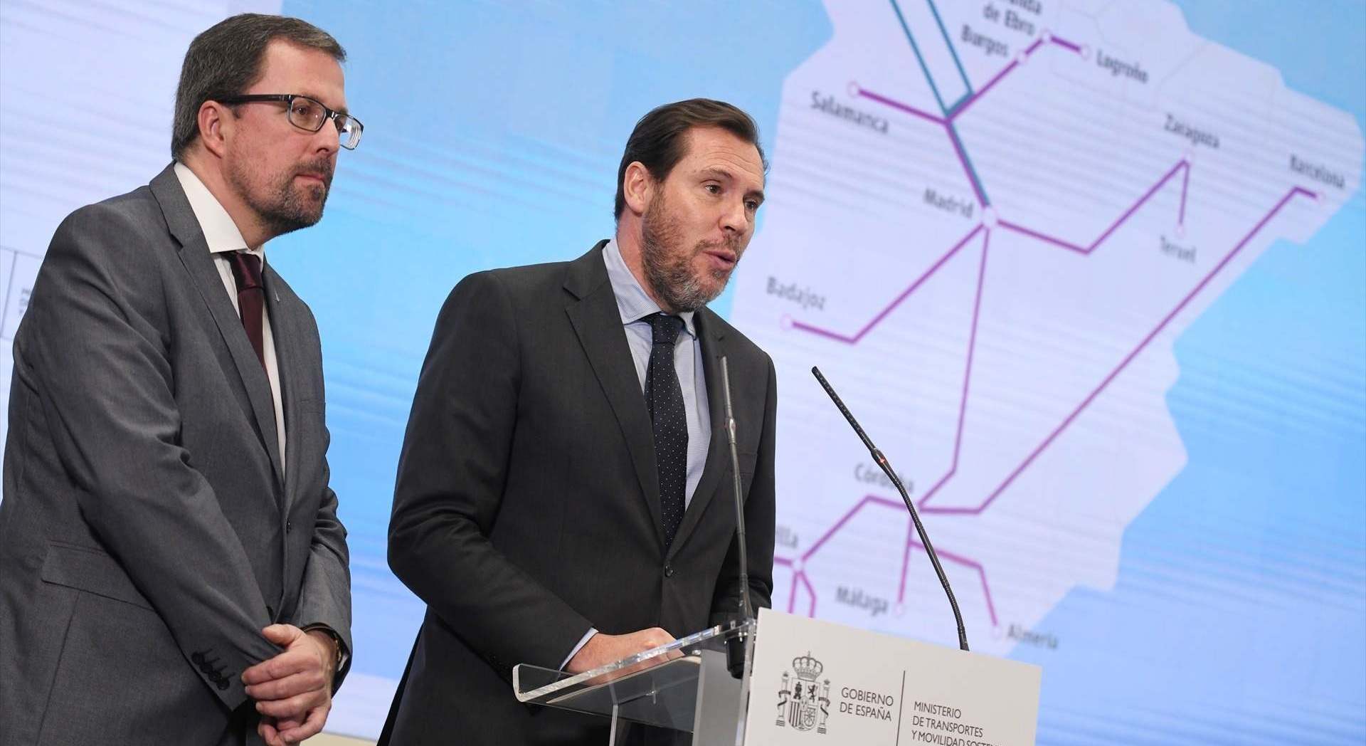 El presidente de Renfe, Raül Blanco, y el ministro de Transportes, Óscar Puente. 