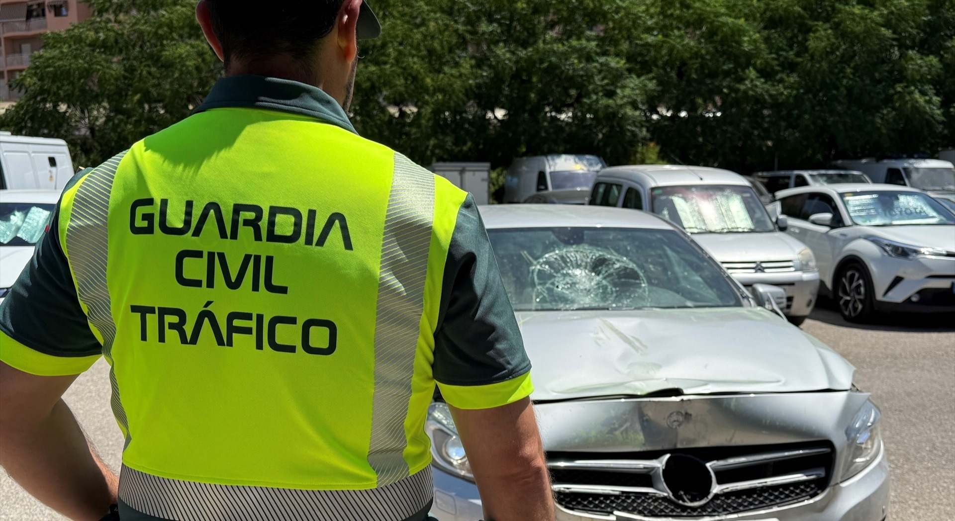 Vehículo implicado en el accidente ante un agente