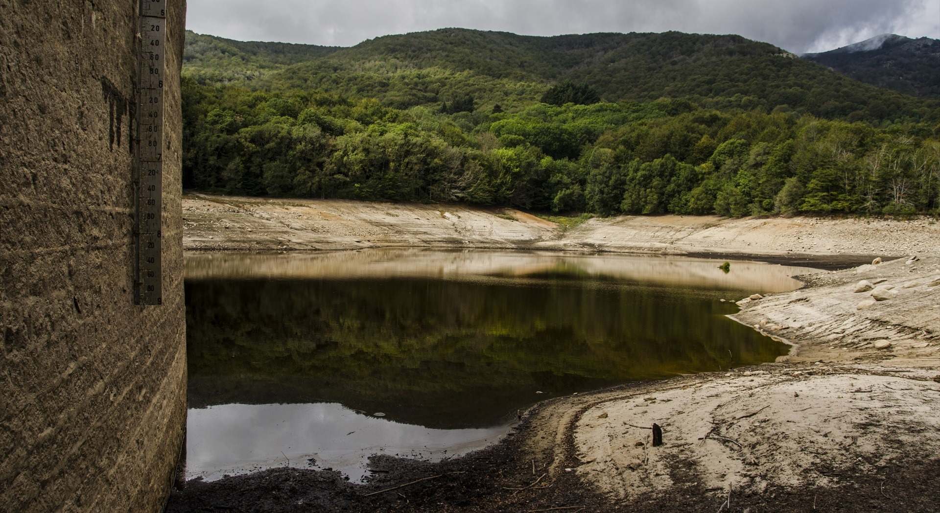 El pantano de Santa Fe seco, en el parque natural del Montseny, a 19 de septiembre de 2023