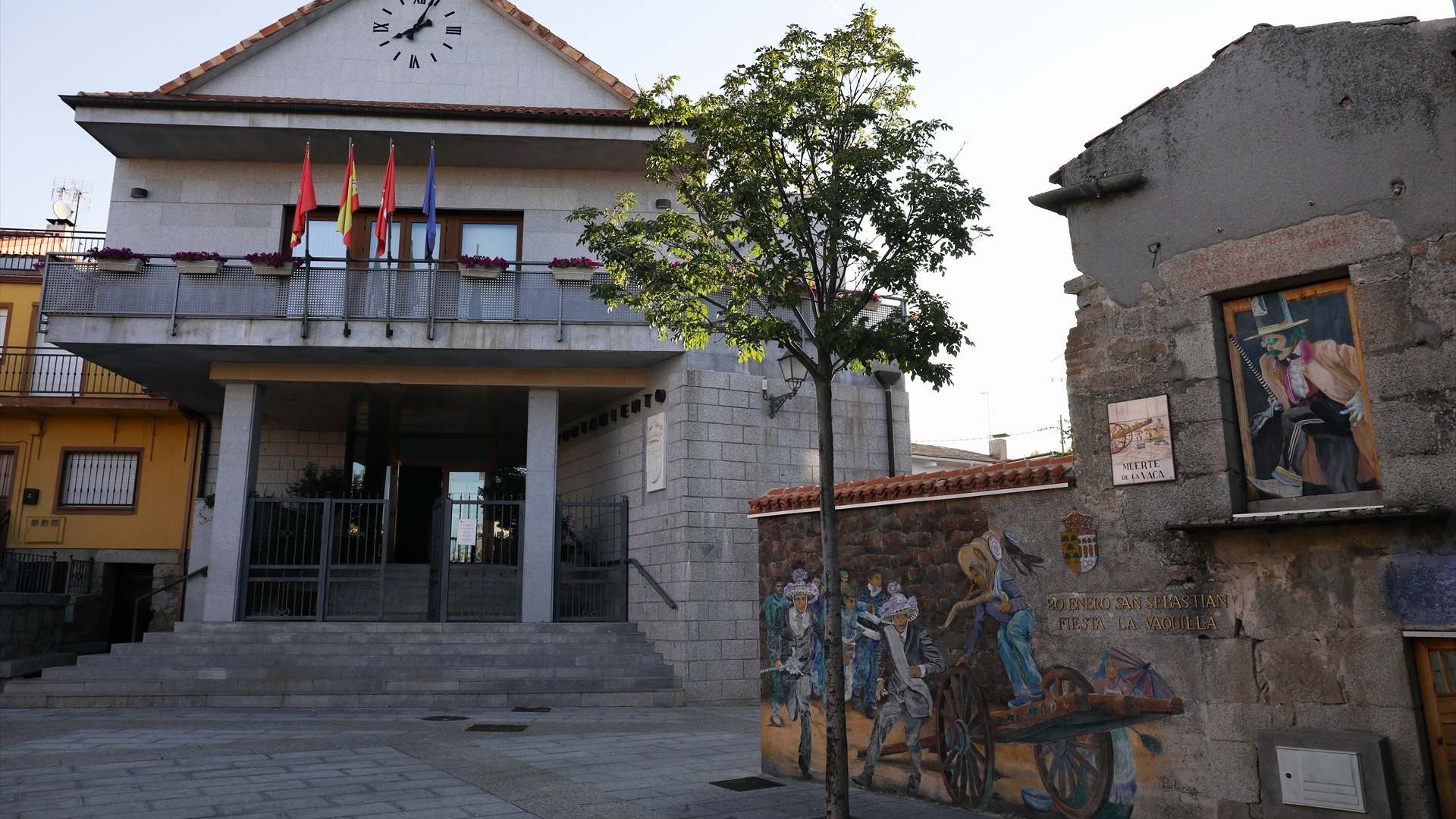 Una vivienda con un mural en Fresnedillas de la Oliva, Madrid
