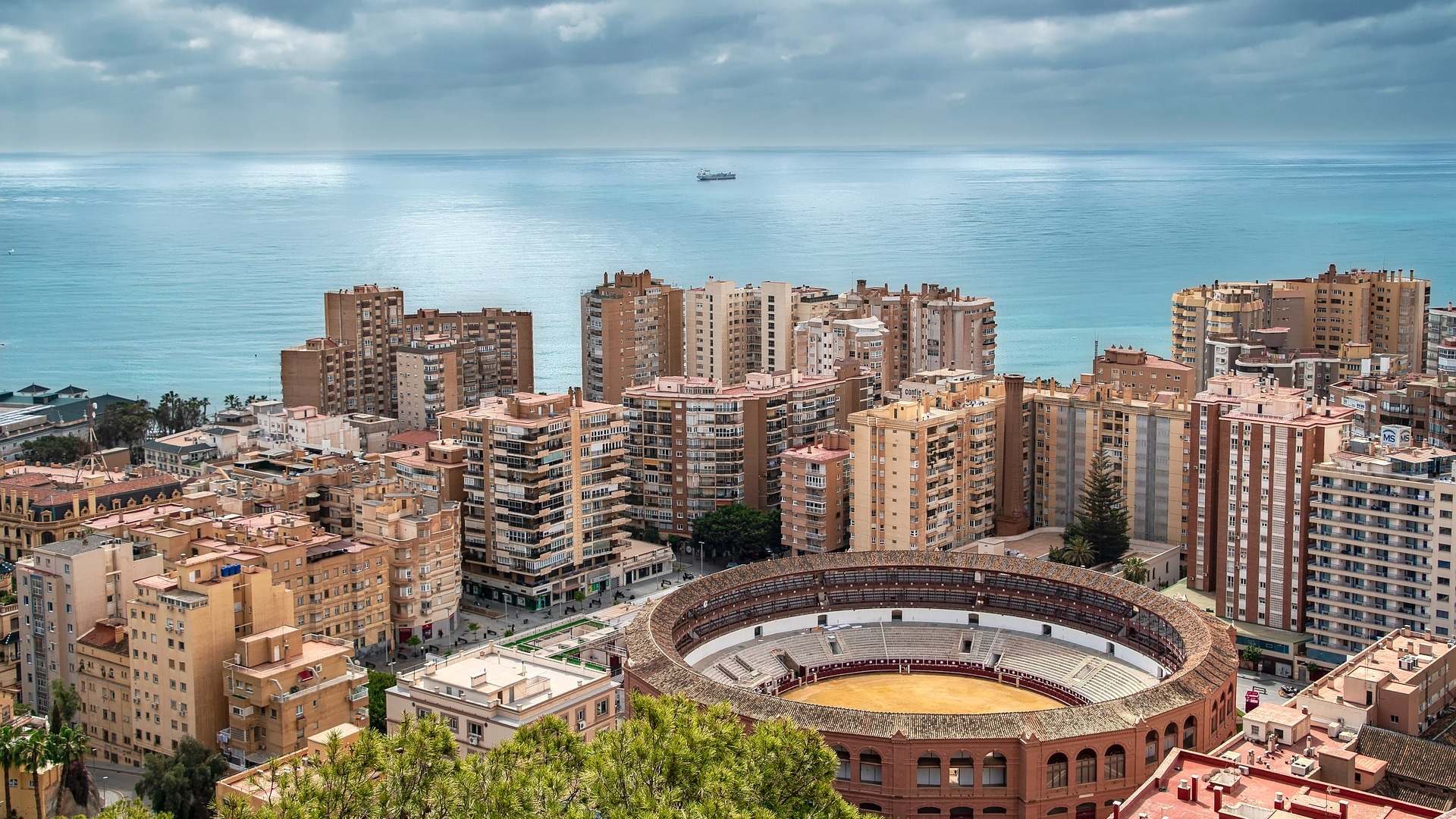 Ciudad de Málaga y plaza de Toros