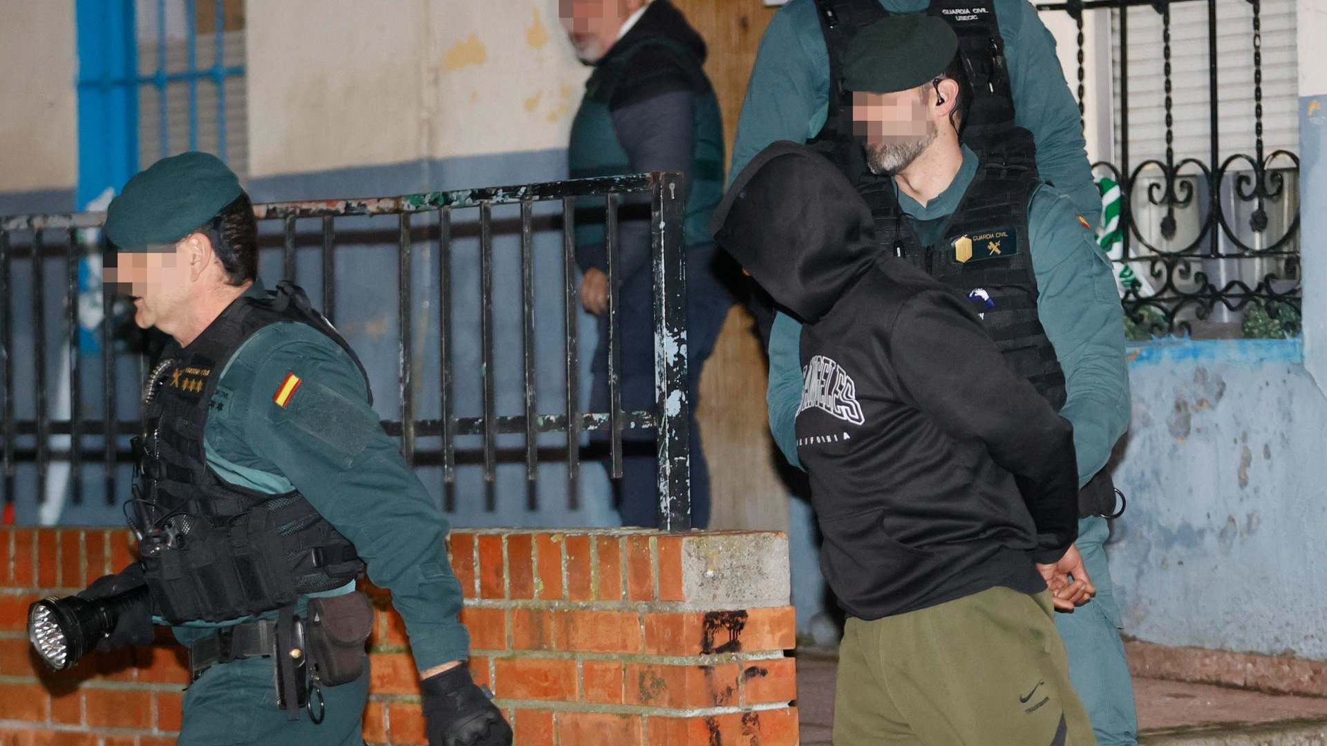 Dilawar Hussain F.C, el asesino confeso de los hermanos de Morata, vuelve a la casa para hacer una reconstrucción de los hechos