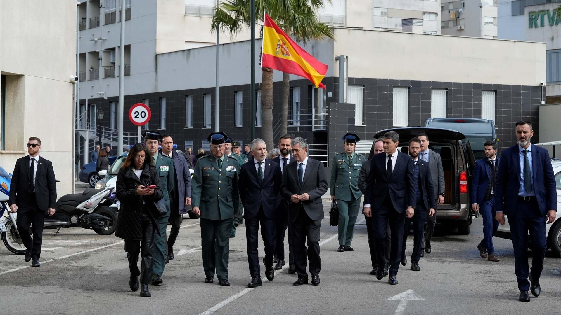 Marlaska visita la Comandancia de la Guardia Civil de Cádiz tras el asesinato de dos agentes