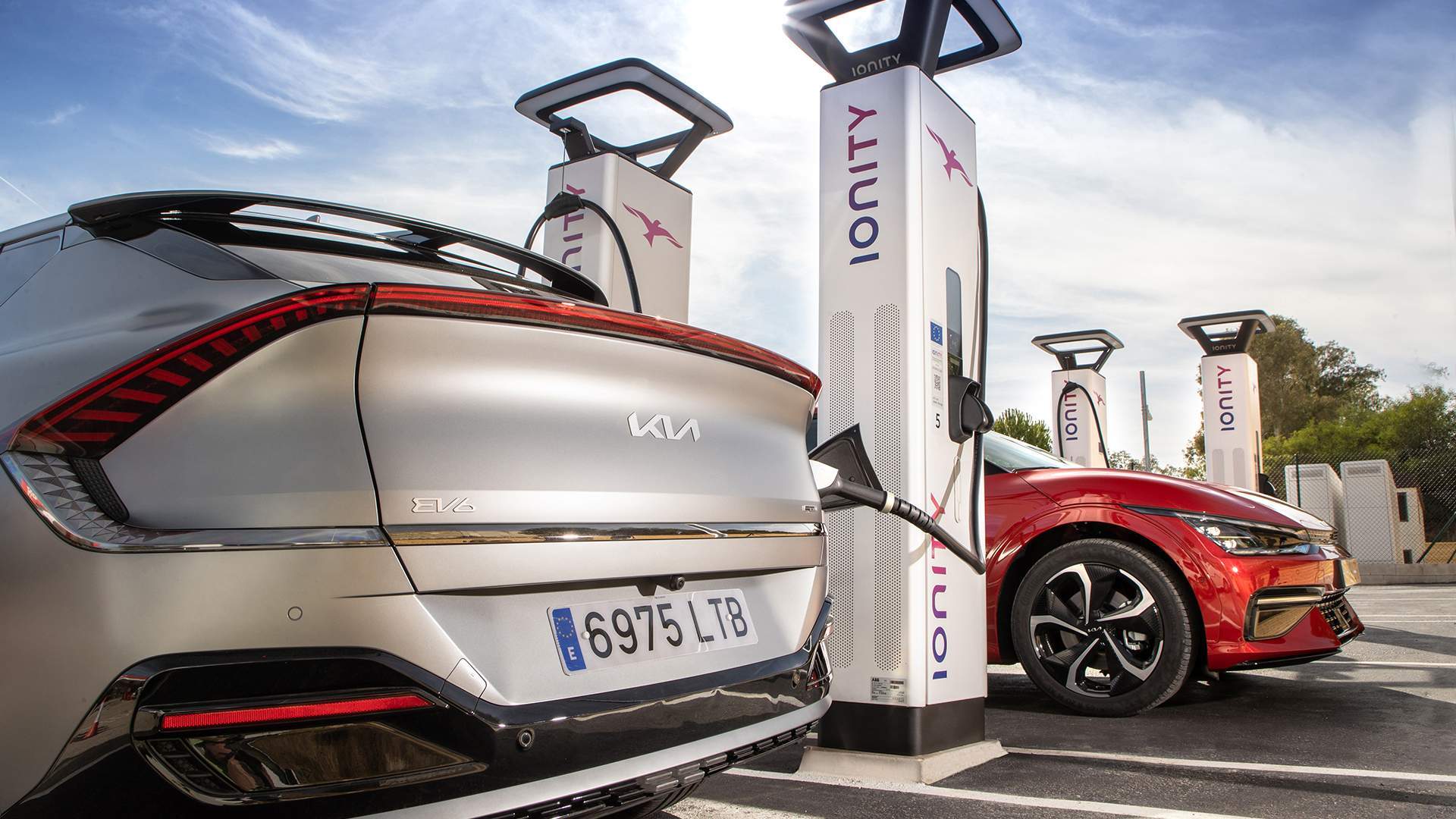 IONITY-KIA-EV6-2.jpg