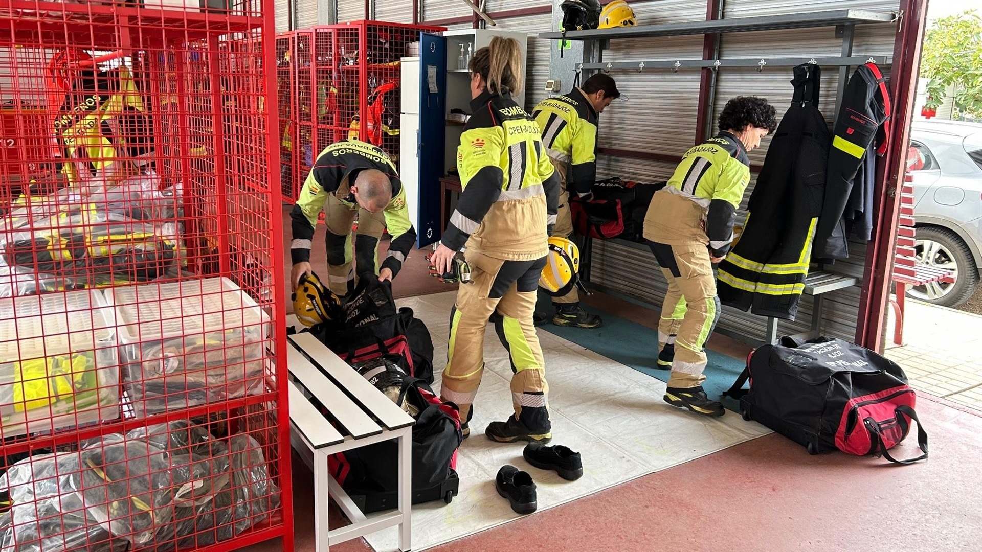 Bomberos de Badajoz en un actuación por inundaciones