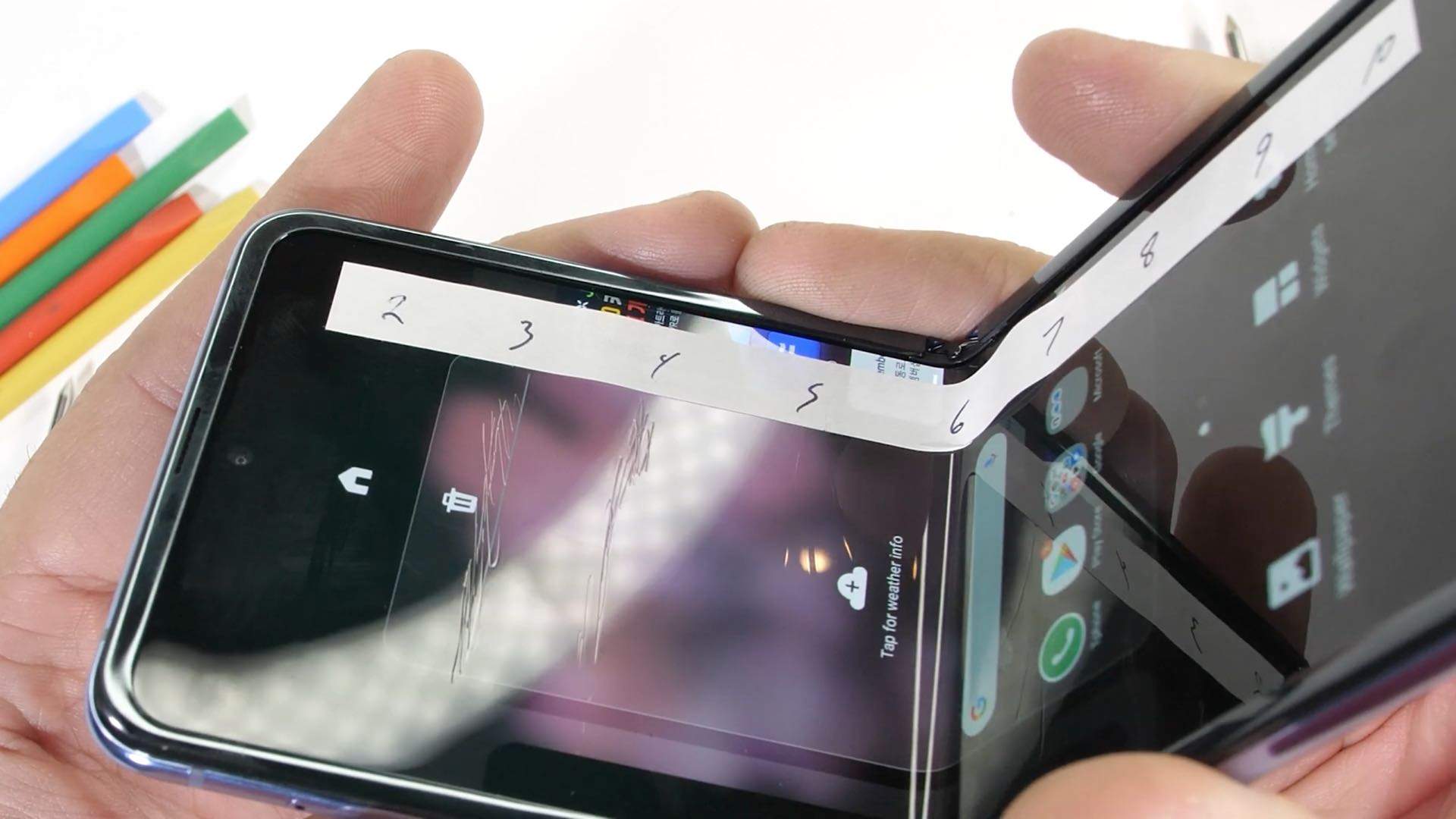 Samsung-GAlaxy-Z-Fold-durability-test-JerryRigEverything-001.jpg