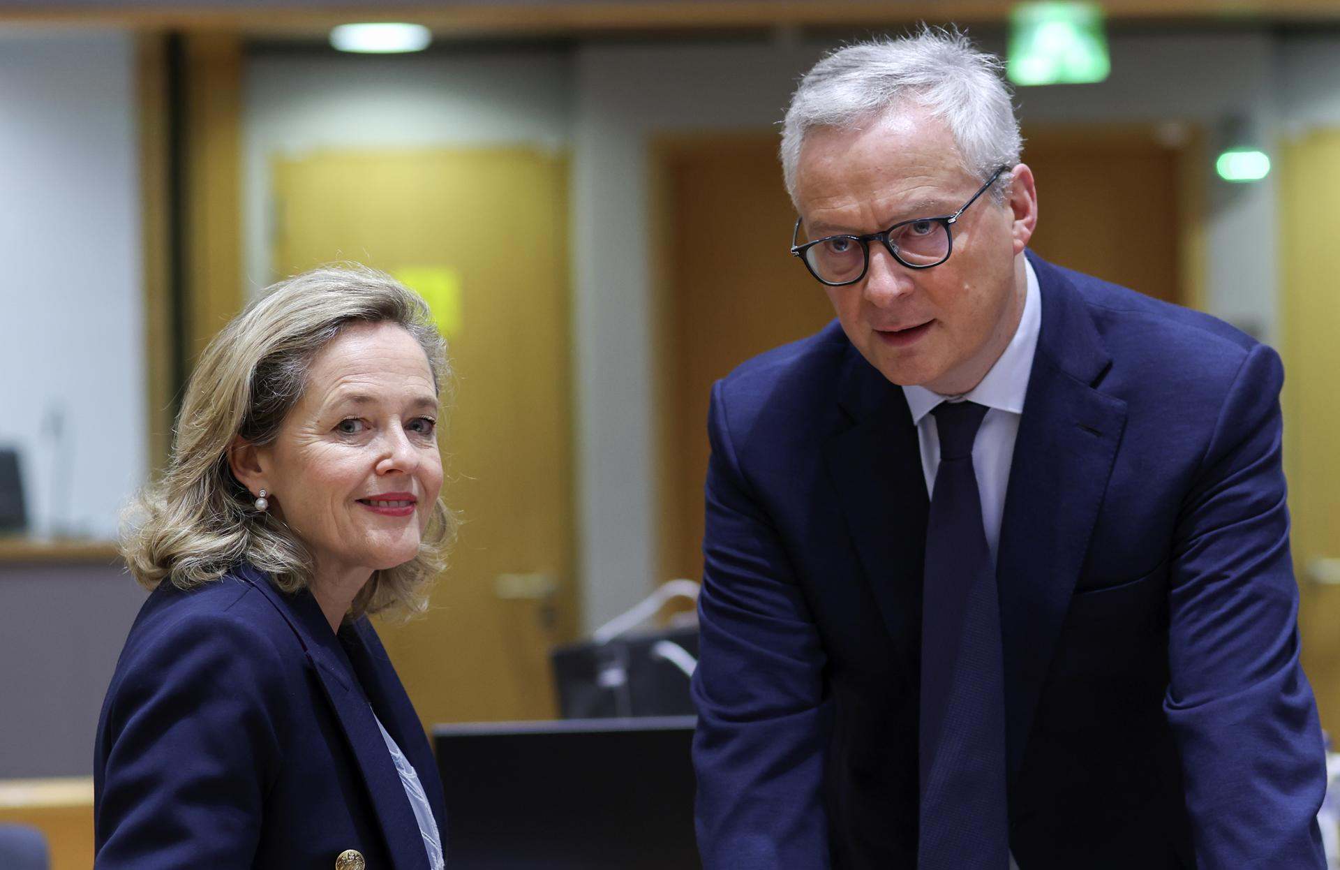 Nadia Calviño, junto al ministro de Finanzas francés, Bruno Le Maire