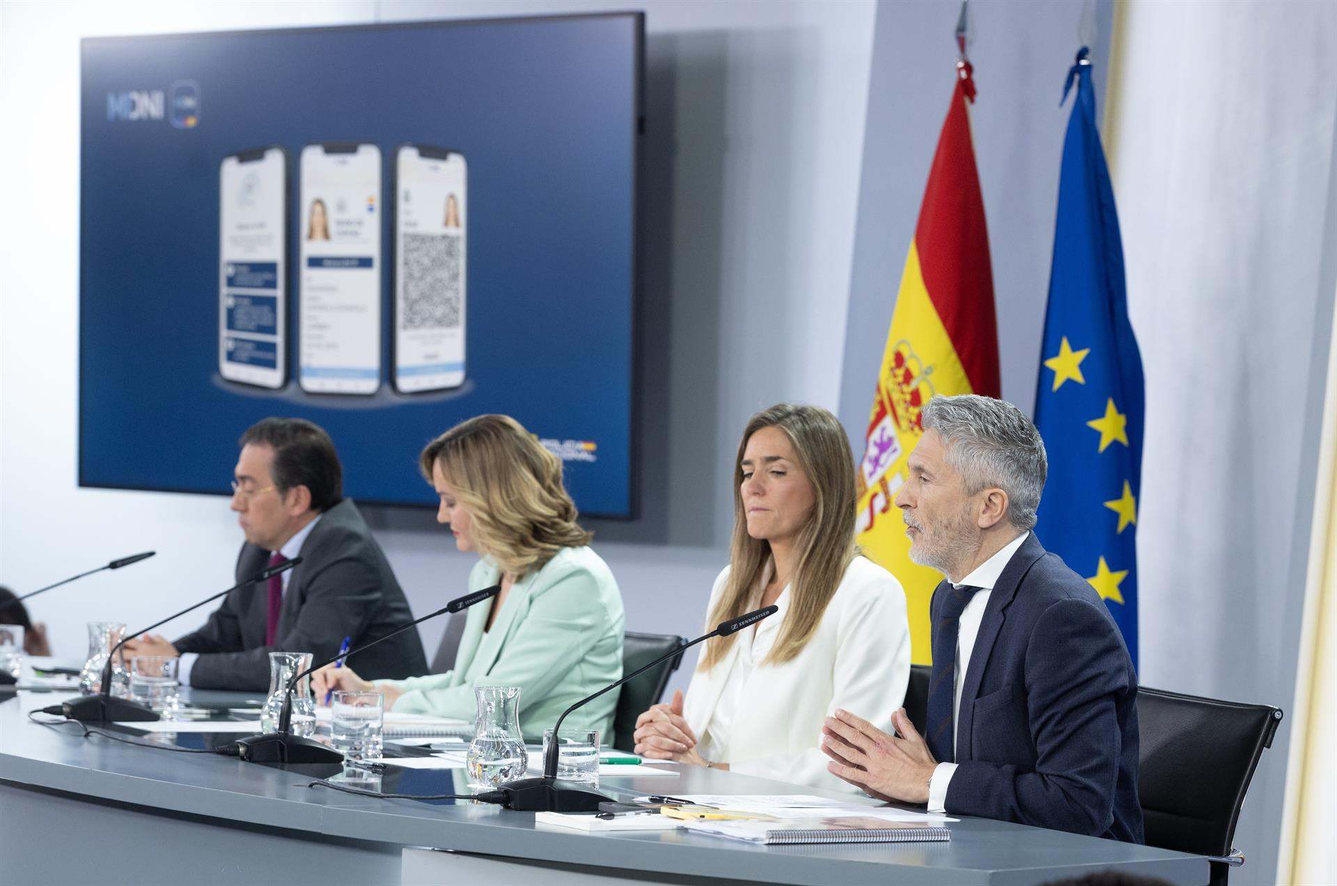 El ministro de Asuntos Exteriores, Unión Europea y Cooperación, José Manuel Albares; la ministra portavoz, Pilar Alegría; la vicepresidenta tercera y ministra para la Transición Ecológica y el Reto Demográfico, Sara Aagesen, y el ministro del Interior.